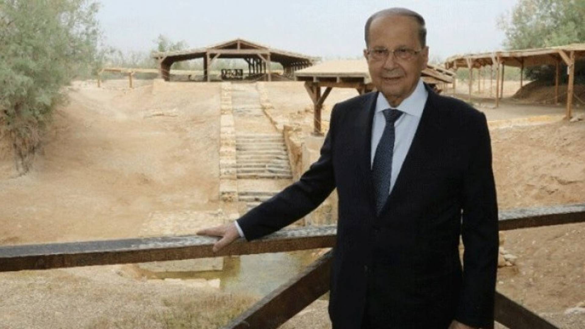 الرئيس اللبناني العماد ميشال عون في المغطس