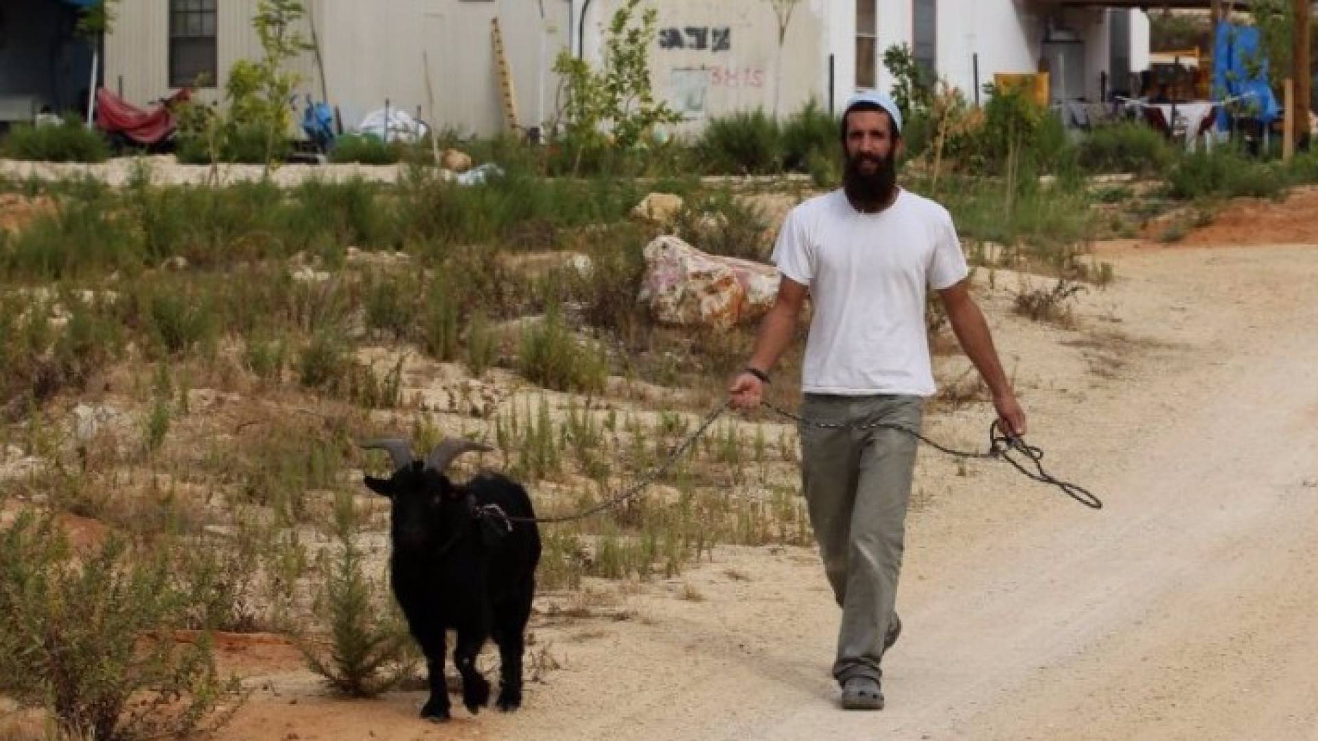 مستوطن اسرائيلي في تسوفيم بالضفة الغربية 