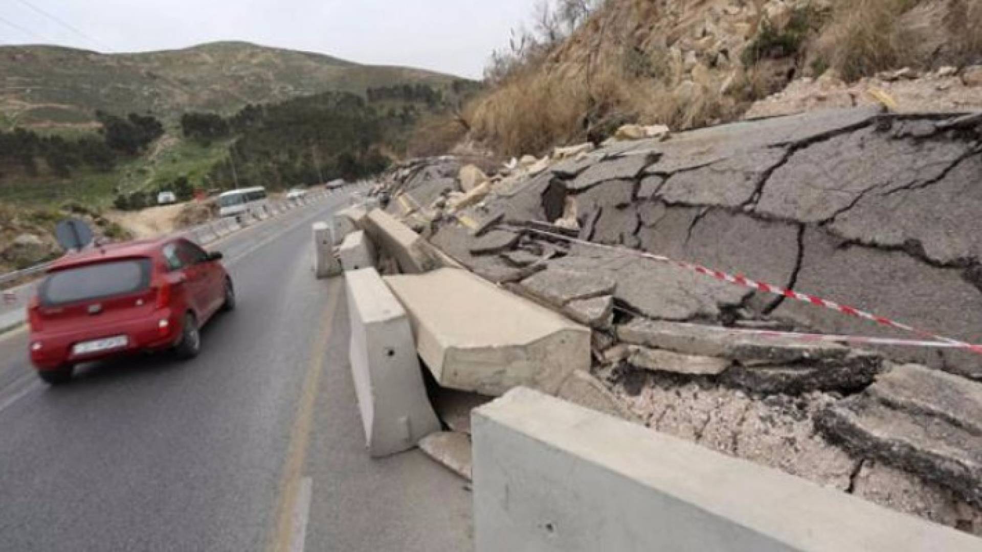 الانهيار على طرق اربد جرش عمان 