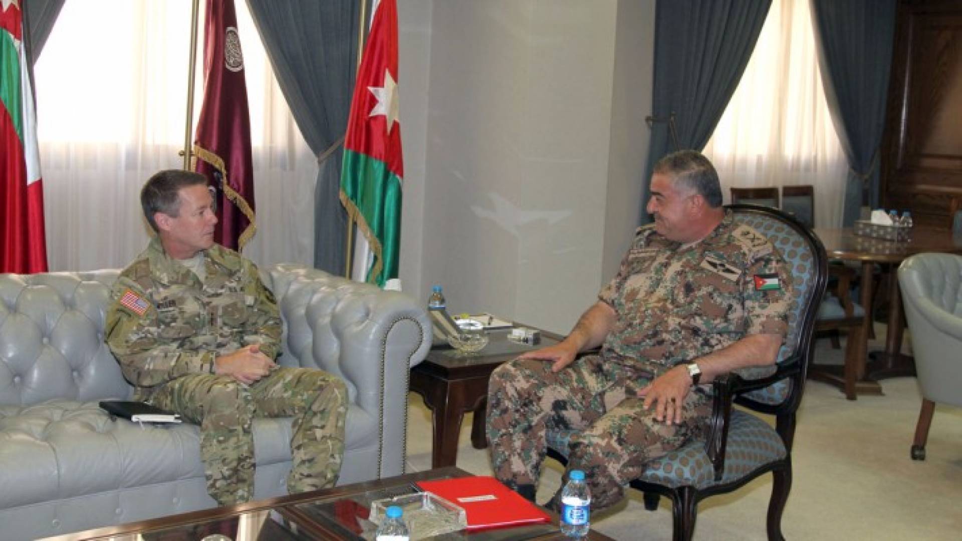 رئيس هيئة الأركان المشتركة يستقبل وفدا عسكريا أمريكيا