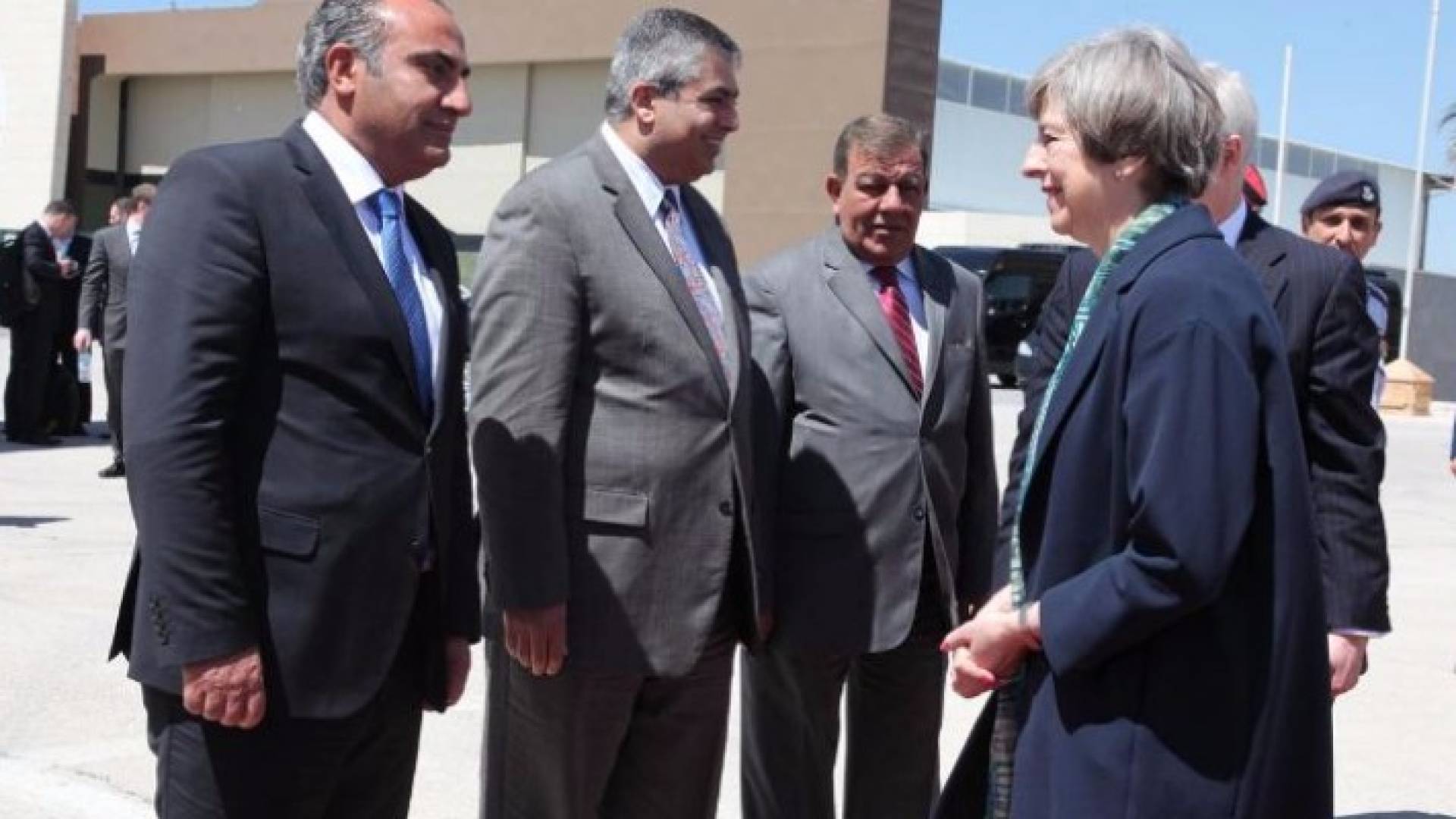 تريزا ماي تغادر المملكة