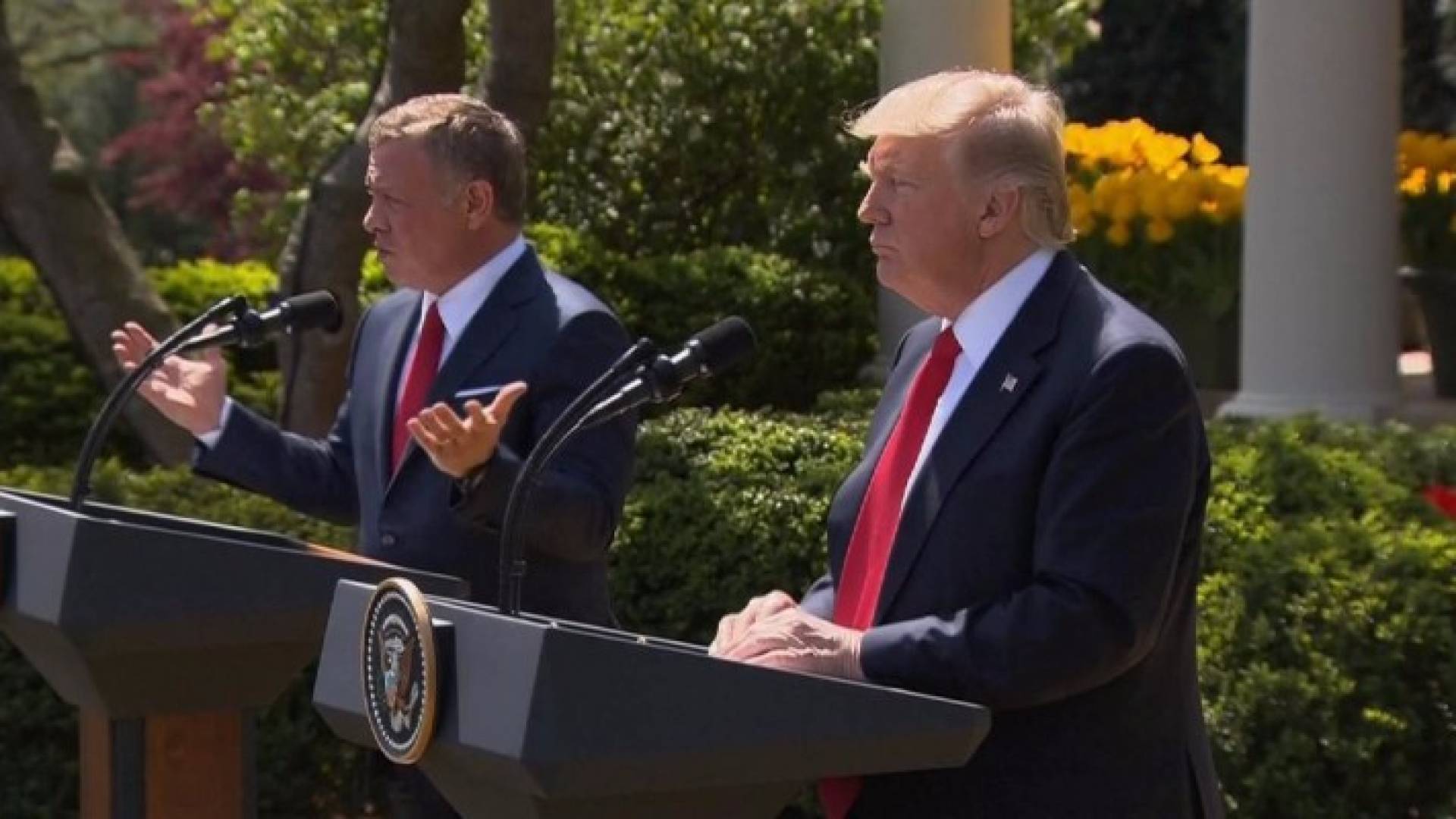 الملك وترامب خلال المؤتمر الصحفي