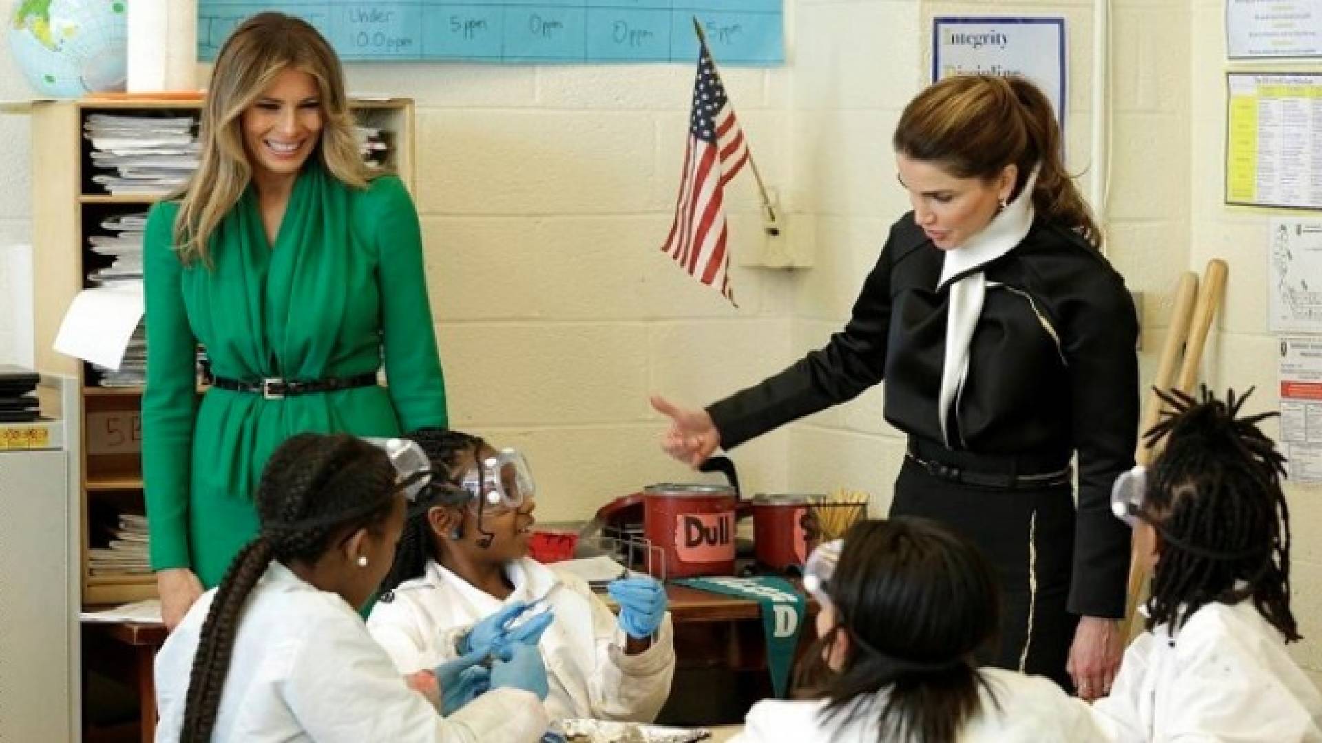 الملكة رانيا وميلانيا ترامب تزوران مدرسة"دي فوس"