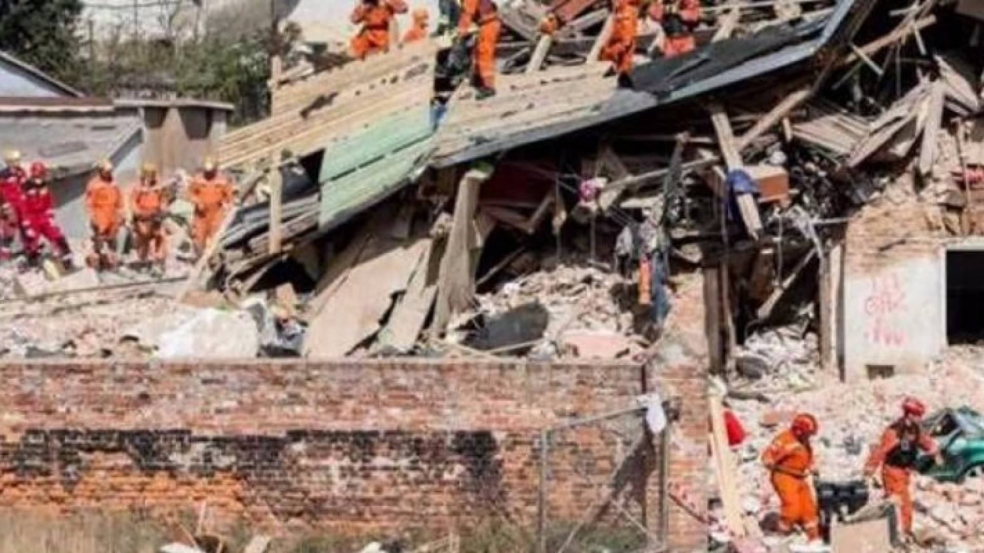 ستة قتلى جراء انهيار مبنى في بولندا