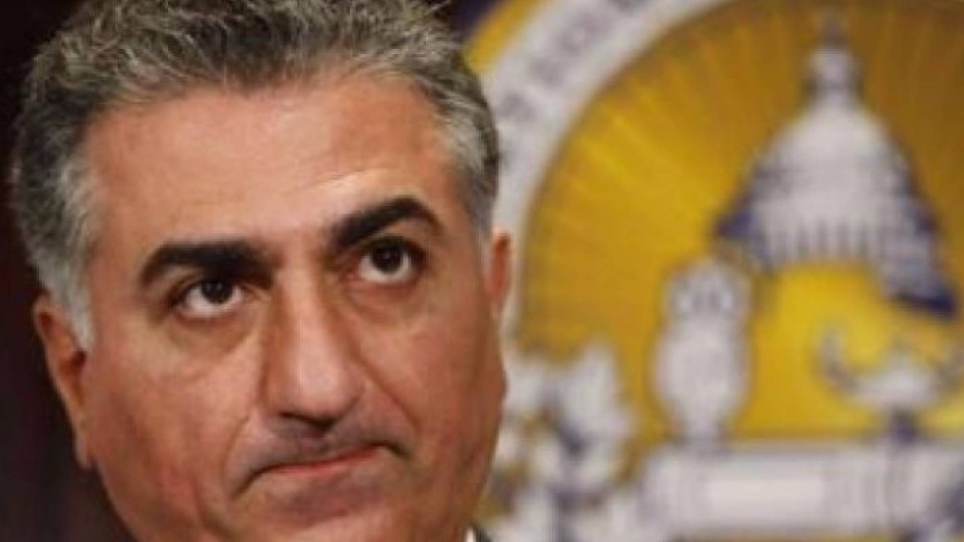 رضا بهلوي ولي العهد الإيراني المنفي