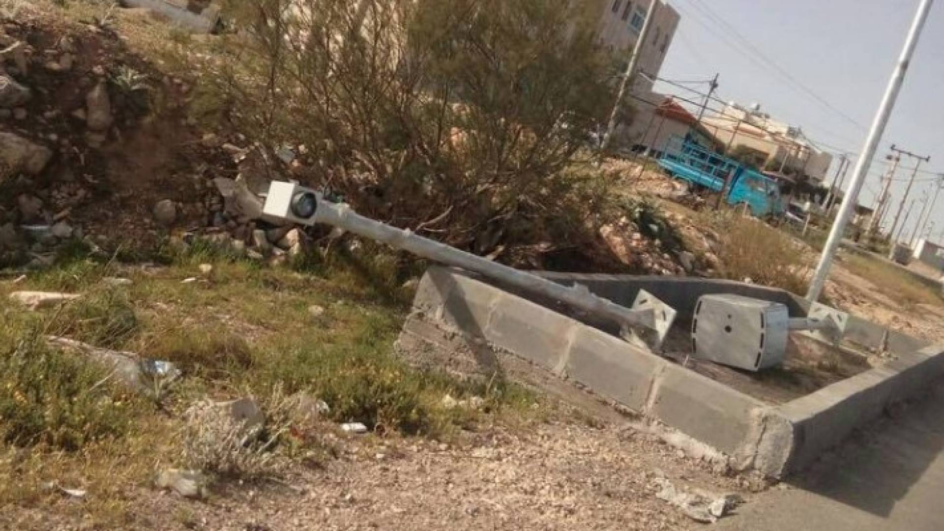 الاعتداء على كاميرات السرعة "الرادار" 