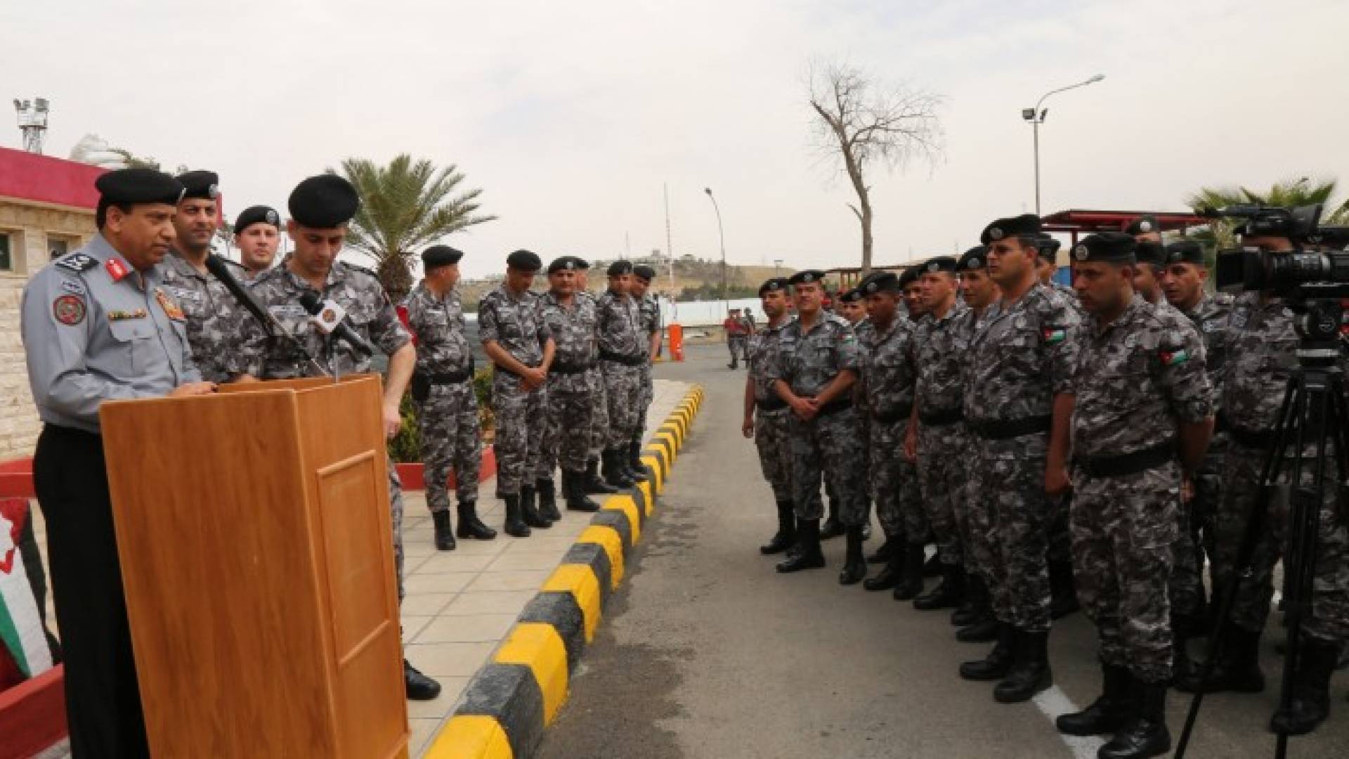 المدير العام لقوات الدرك اللواء الركن حسين محمد الحواتمة