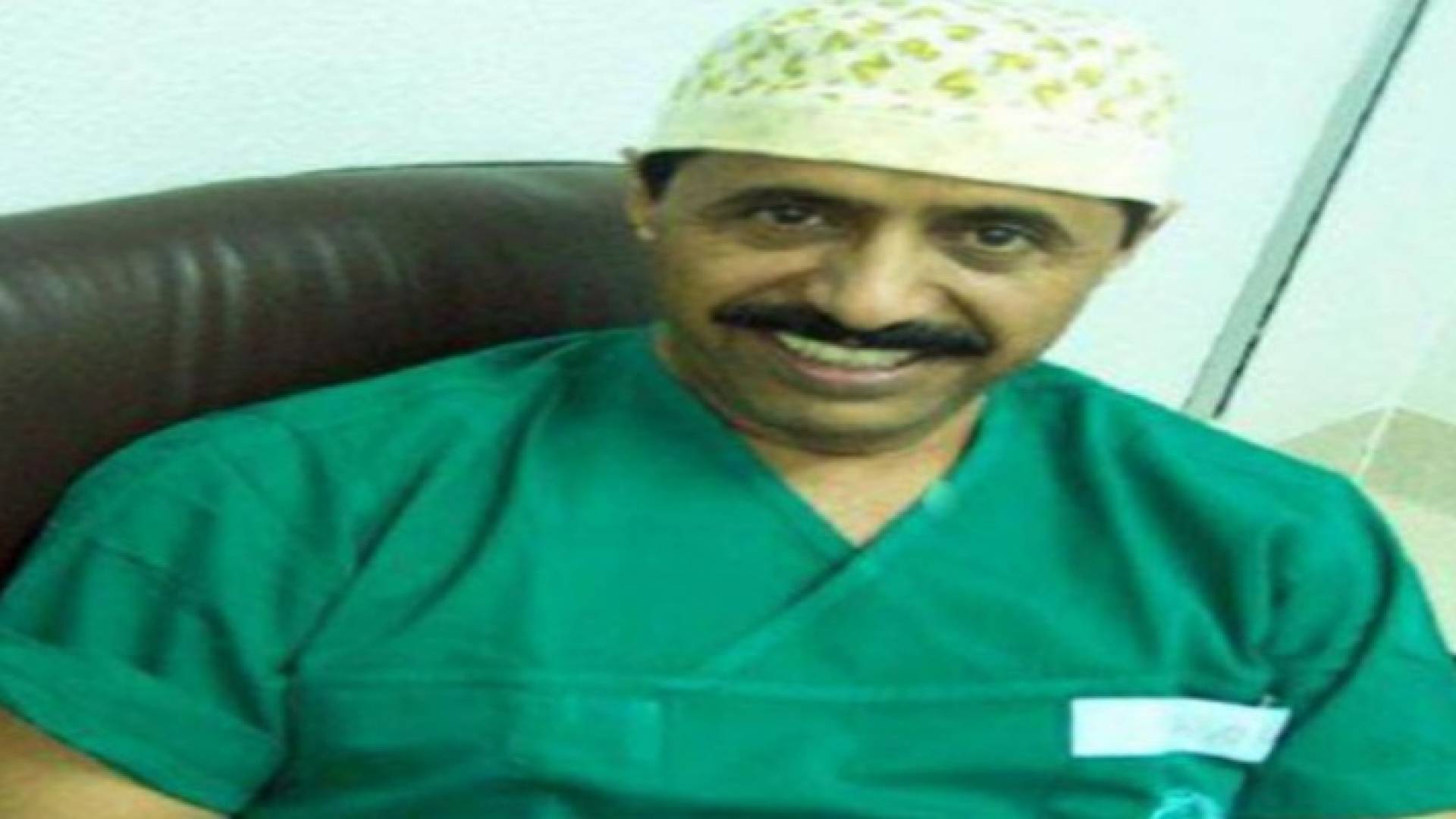 بدأ حطابا بالأسواق فأصبح من أكبر جراحي الوجه والفكين بالعالم