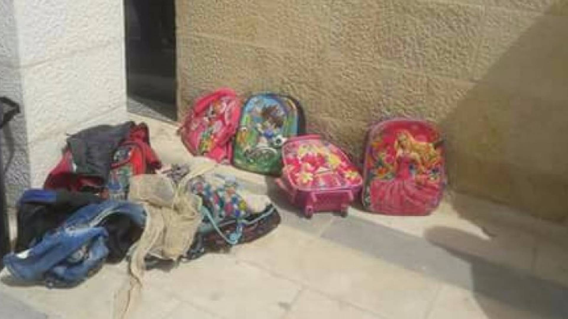 حقائب الدراسة للاطفال المصابين بالحادث