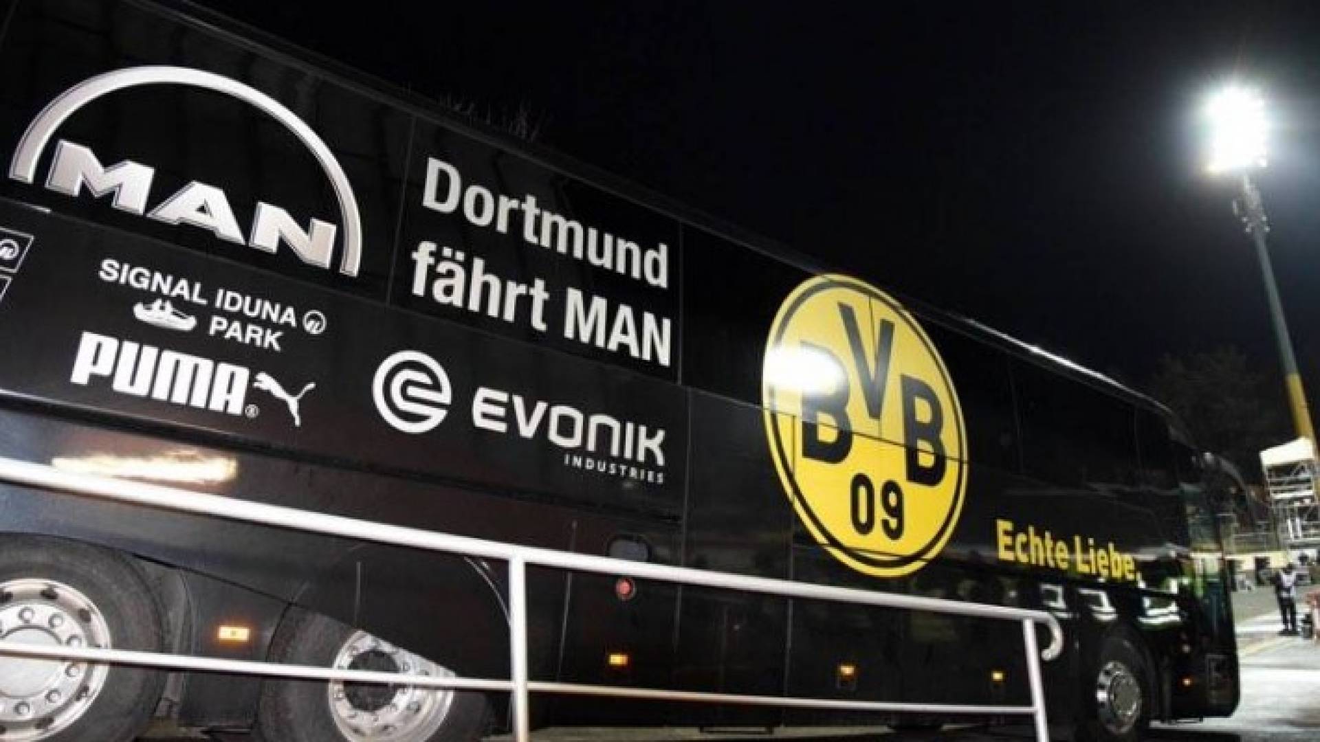 حافلة لاعبي فريق كرة القدم بوروسيا دورتموند - ارشيفية