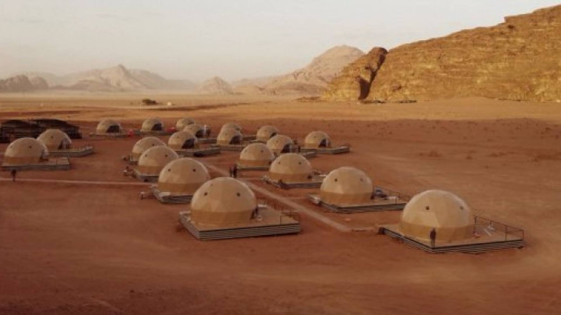 خيام تحاكي الحياة على المريخ