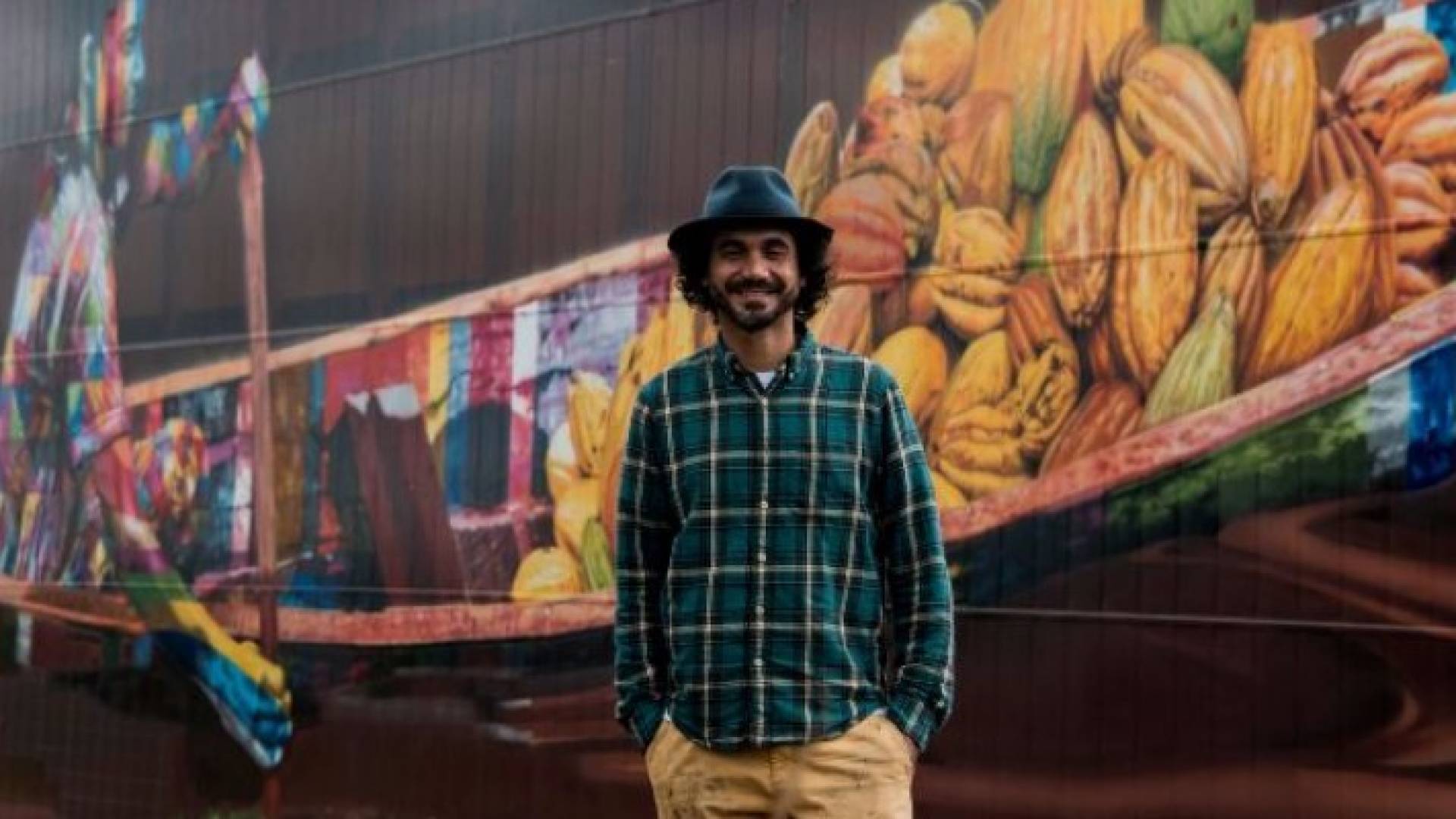 فنان برازيلي ينافس نفسه في "أكبر جدارية"