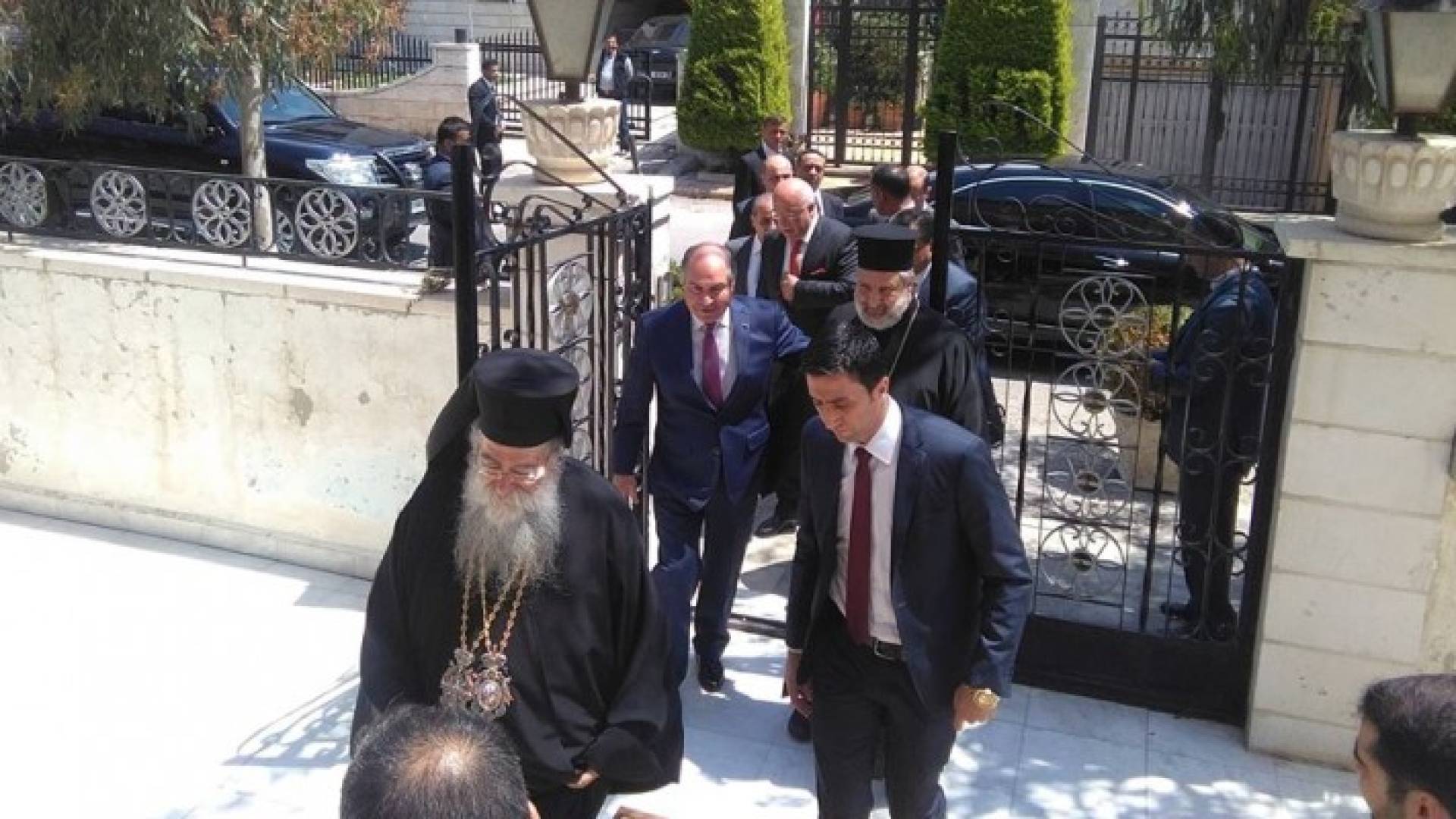 الملقي يقدم التهنئة بمناسبة عيد الفصح المجيد.