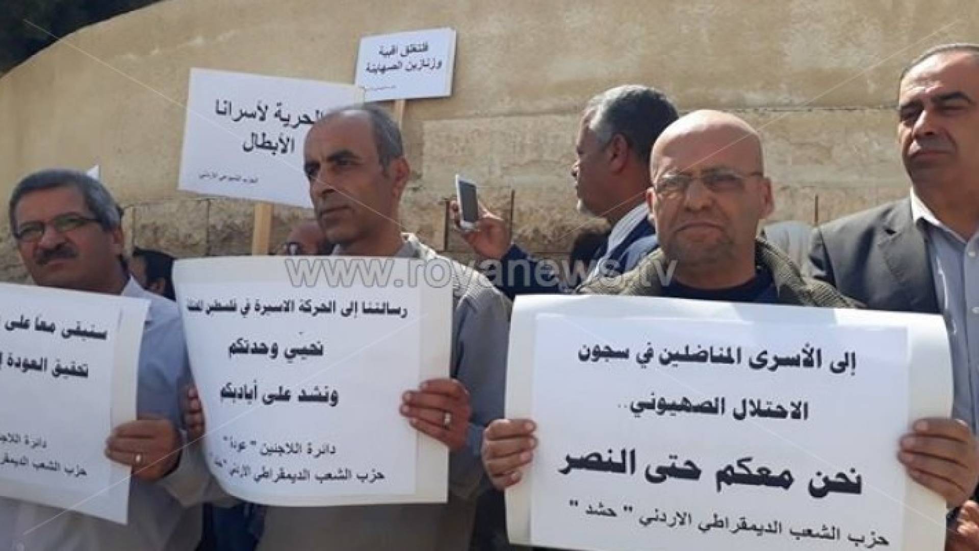 جانب من الوقفة التضامنية الأسرى الفلسطينيين في العاصمة عمان
