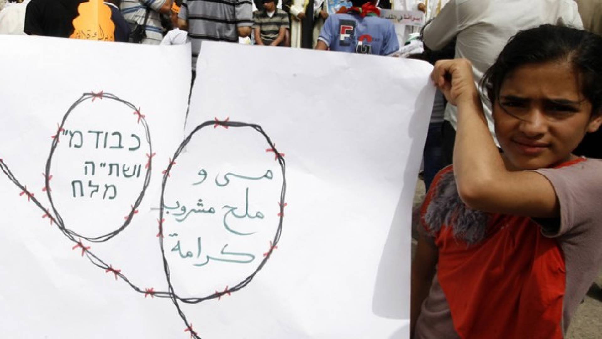أكثر من 6 آلاف أسير فلسطيني في السجون الإسرائيلية بينهم 300 طفل