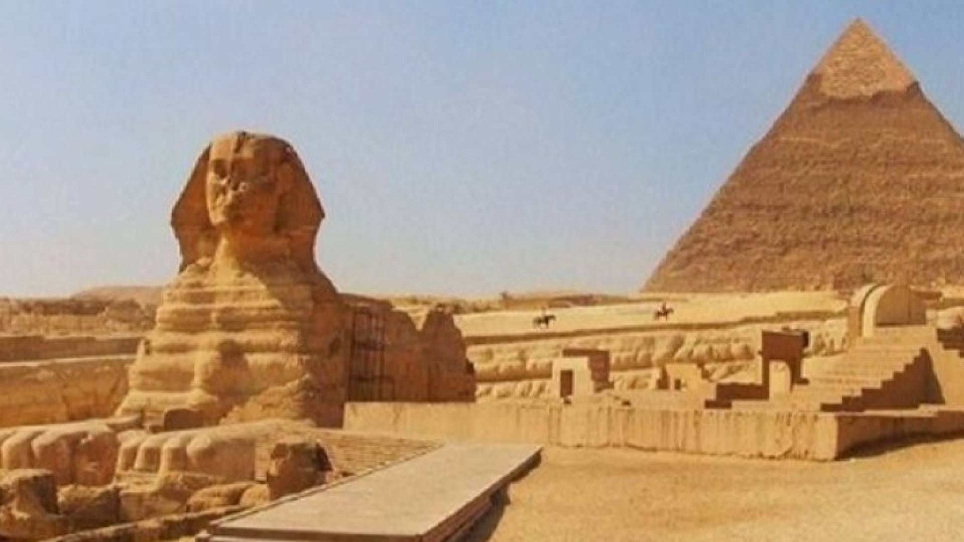 ارشيفية للاهرامات المصرية