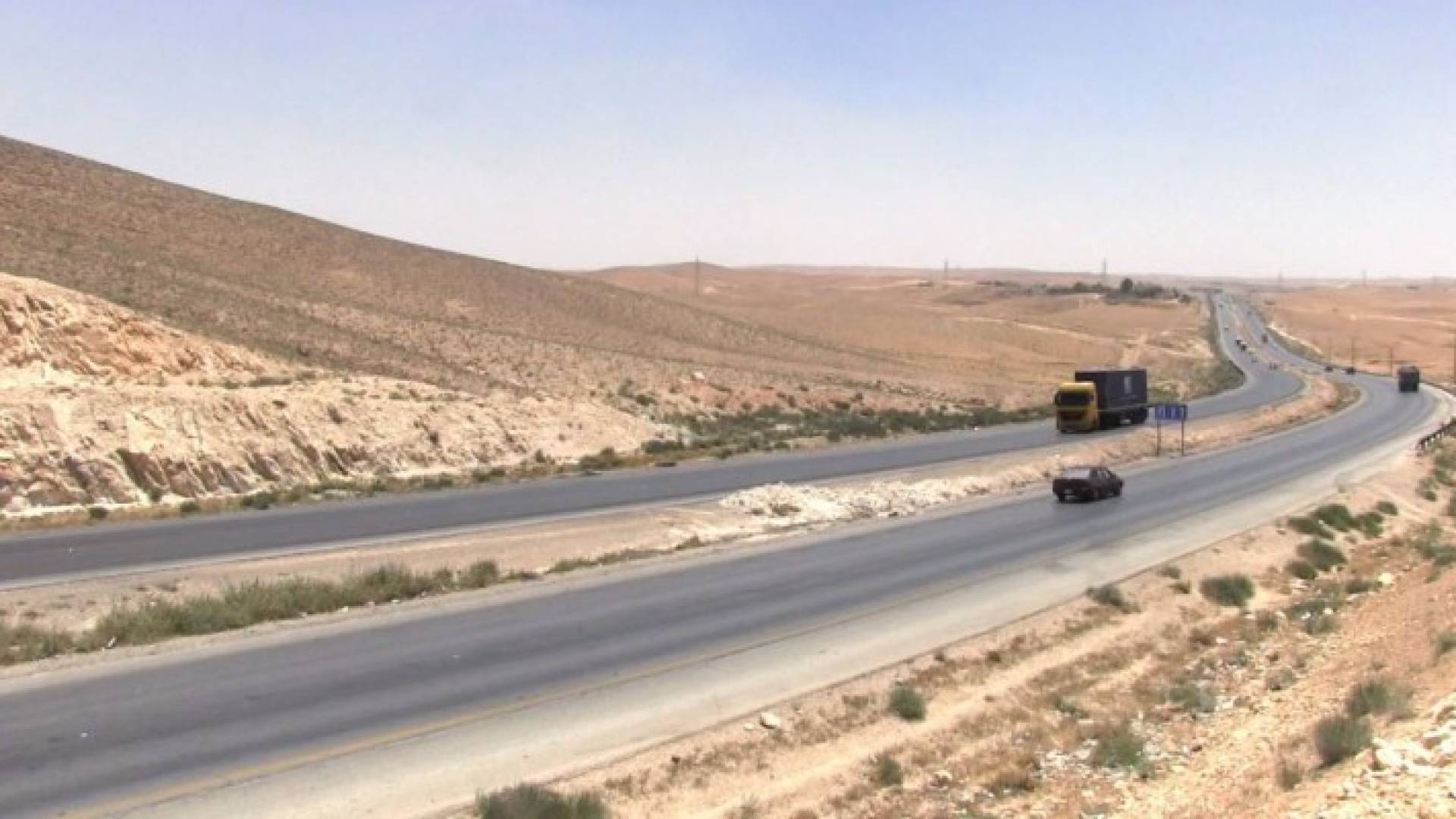 الطريق الصحراوي - أرشيفية 