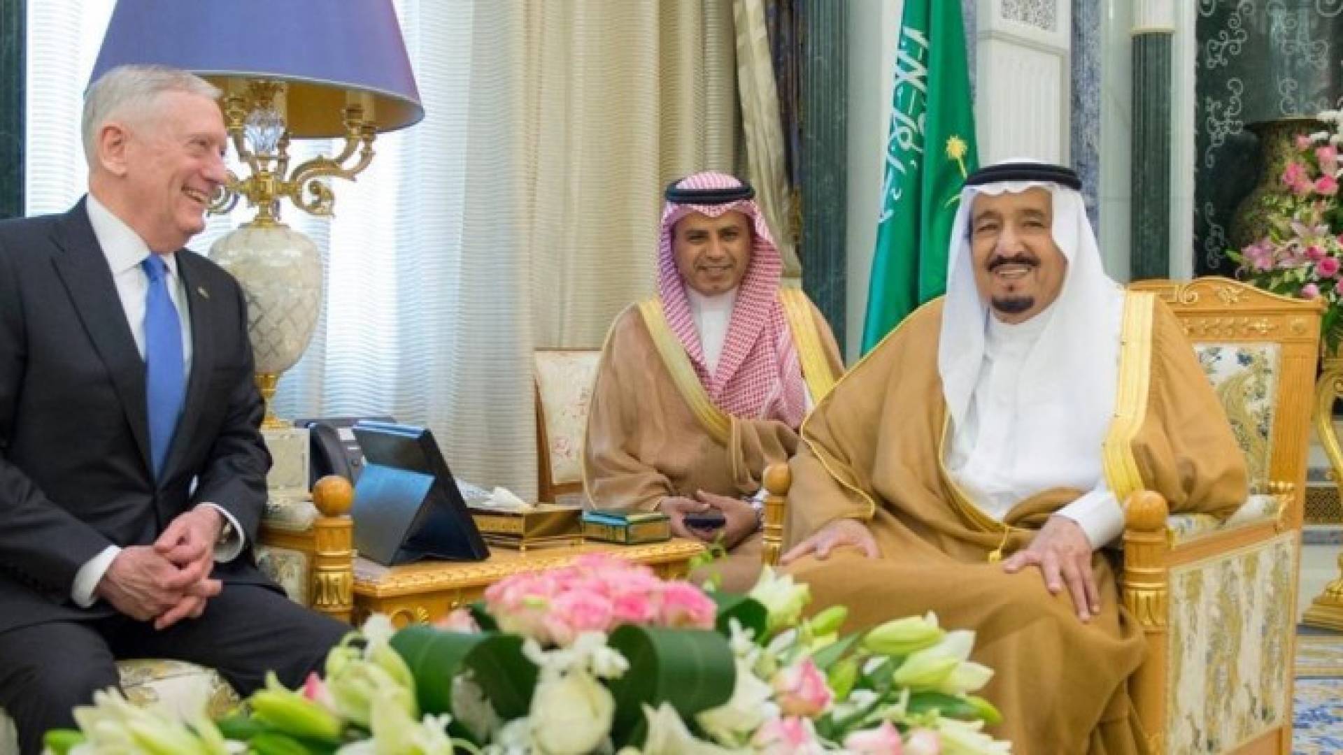 من لقاء وزير الدفاع الأميركي جيمس ماتيس الملك سلمان في الرياض