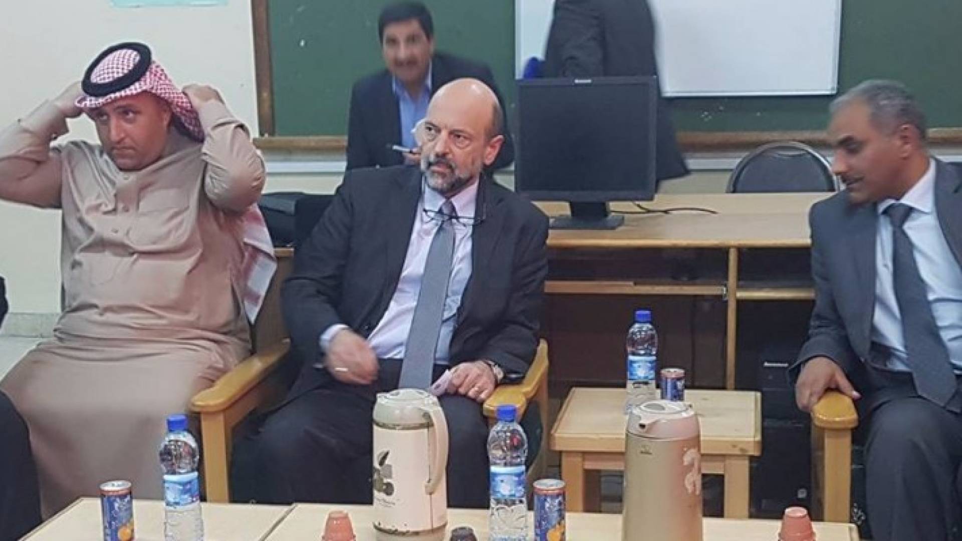 جانب من زيارة الوزير لمدرسة المرقب 