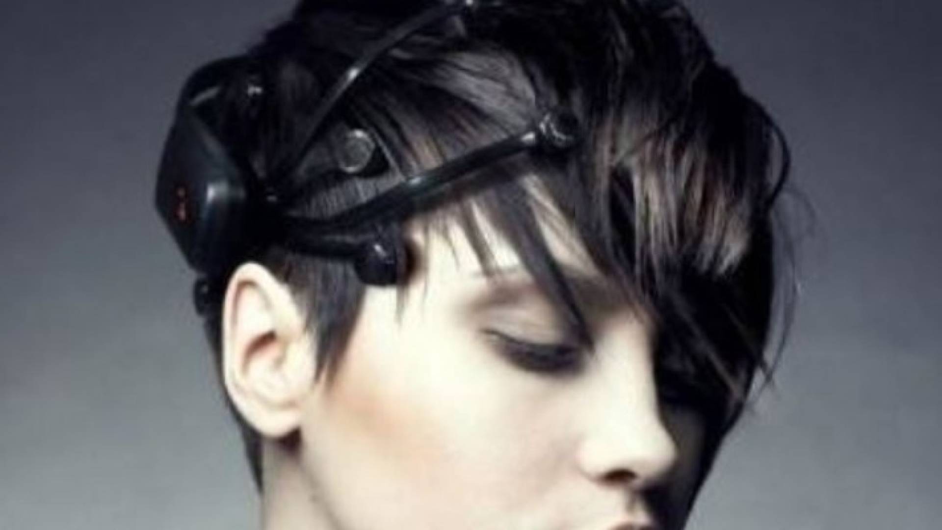 فيسبوك تساعد الصم على السمع عن طريق الجلد!