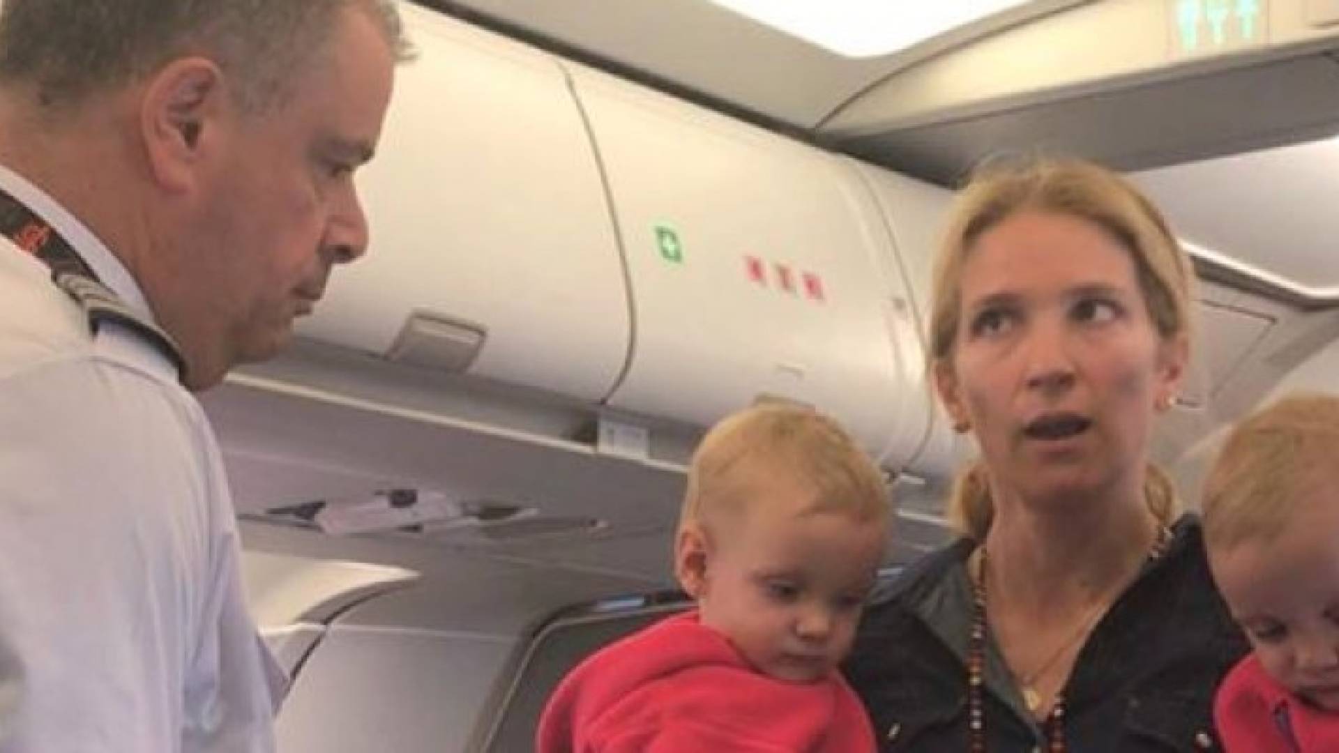 أمريكان إيرلاينز توقف موظفا عن العمل بعد شجار مع ركاب