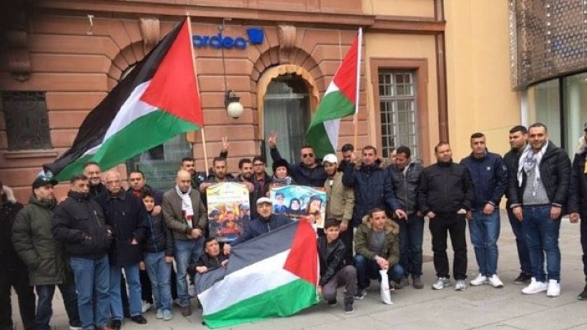 جانب من الاعتصام الذي نظمه الاتحاد الوطني الفلسطيني في السويد 