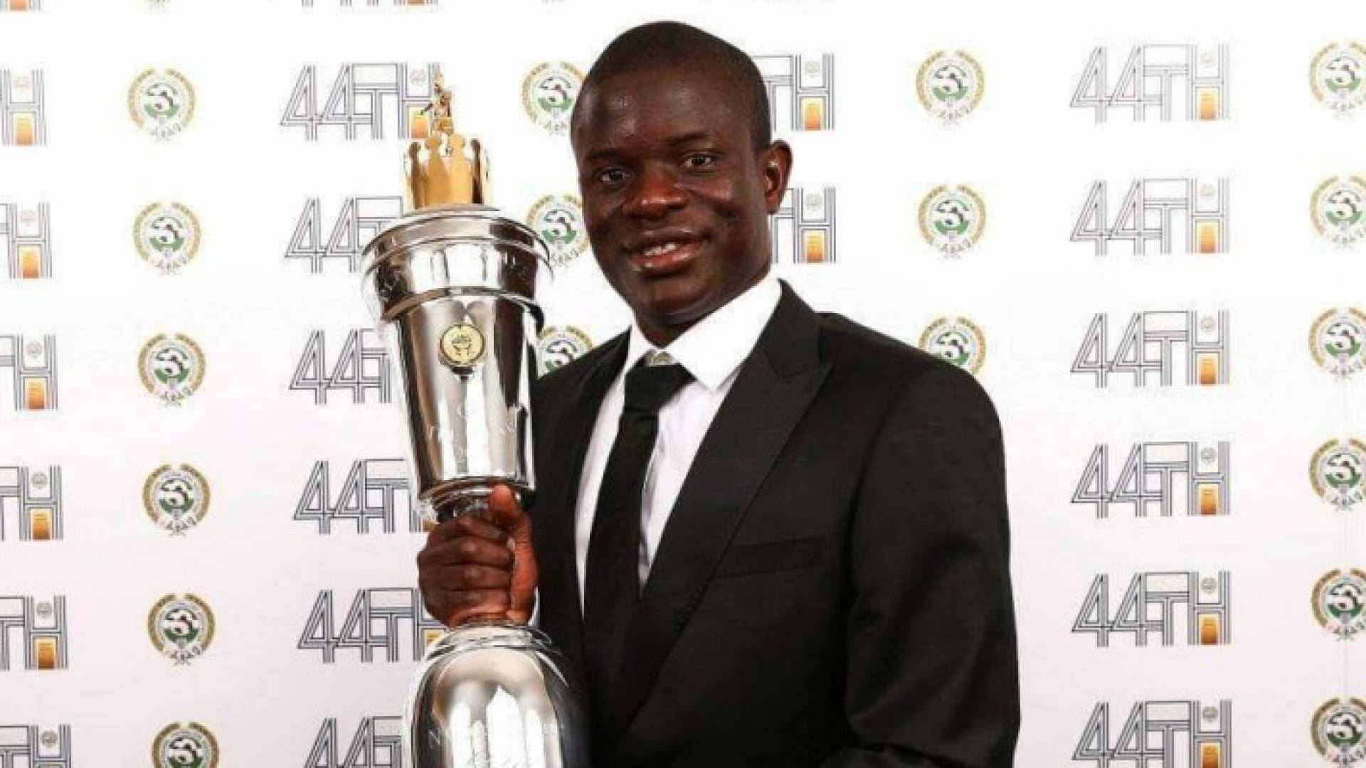 كانتي لاعب الموسم في البريمرليغ