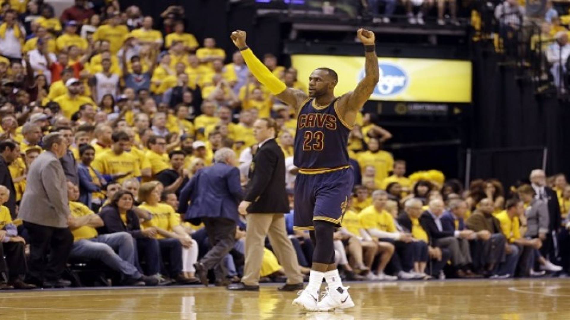 ليبرون جيمس