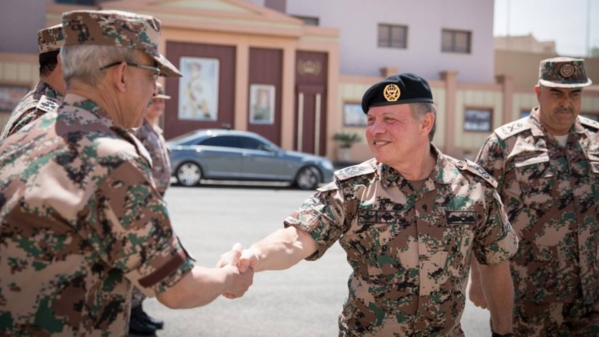 خلال زيارة جلالة الملك الى مقر القايدة العامة للقوات المسلحة 