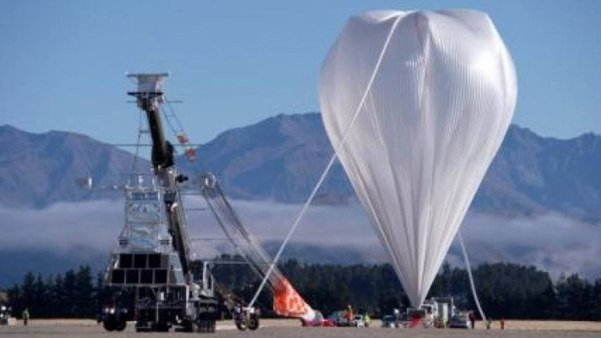 المنطاد العملاق الذي أطلقته إدارة الطيران والفضاء الأمريكية (ناسا)