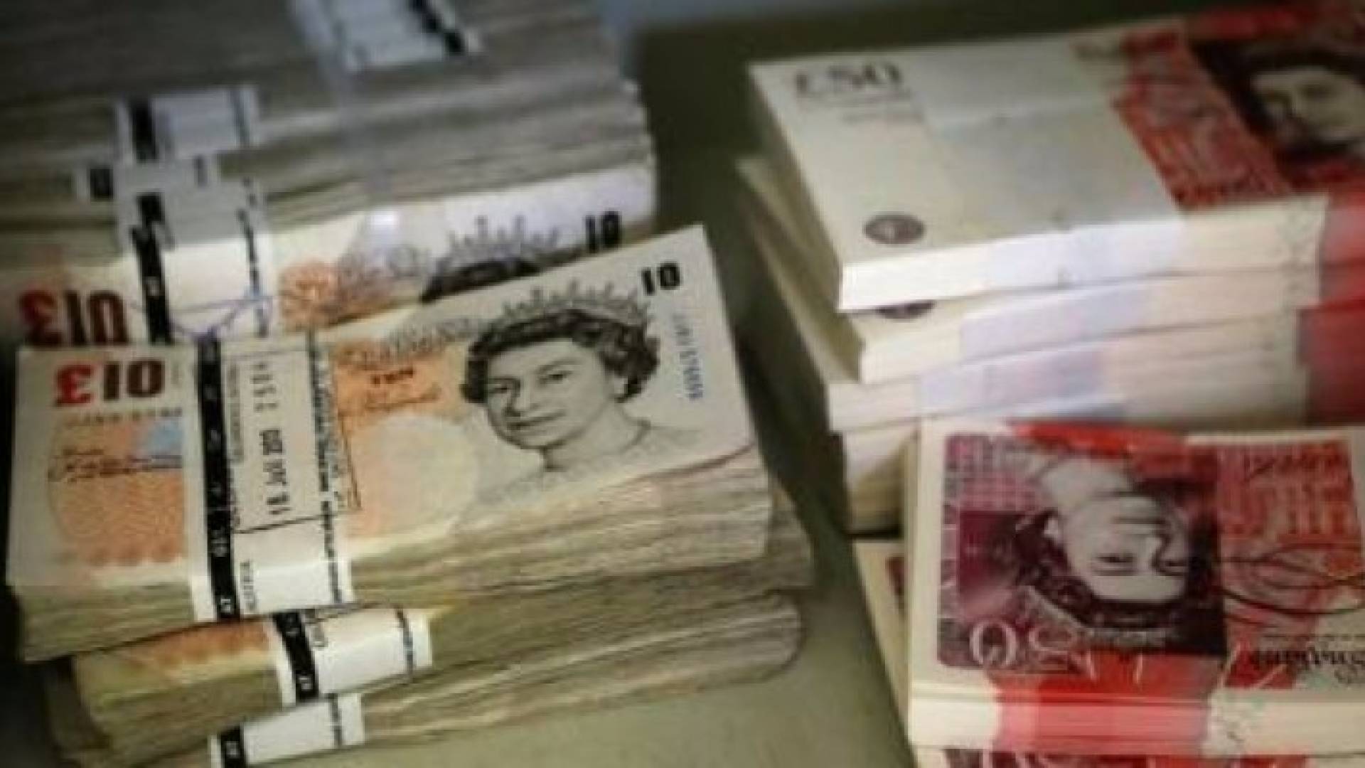 رزم من الاسترليني.