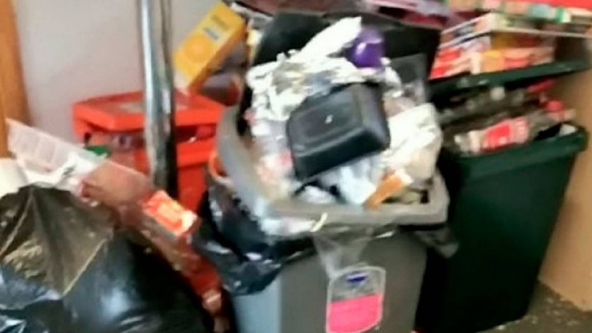 طالبة تفوز بجائزة "أقذر سكن جامعي" في بريطانيا