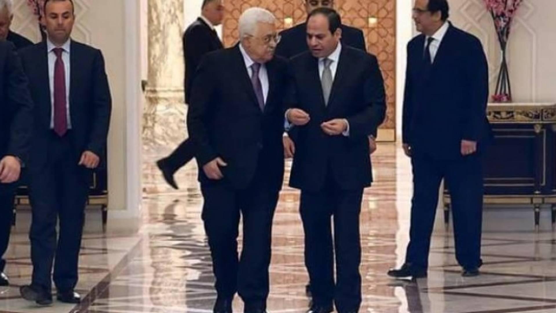 الأحمد يكشف ما جرى بين الرئيسين عباس والسيسي