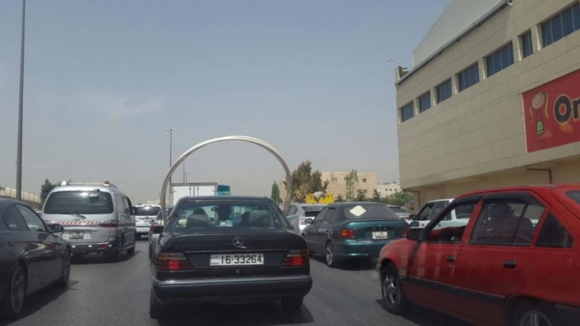 من أزمة السير بالقرب من دوار المشاغل