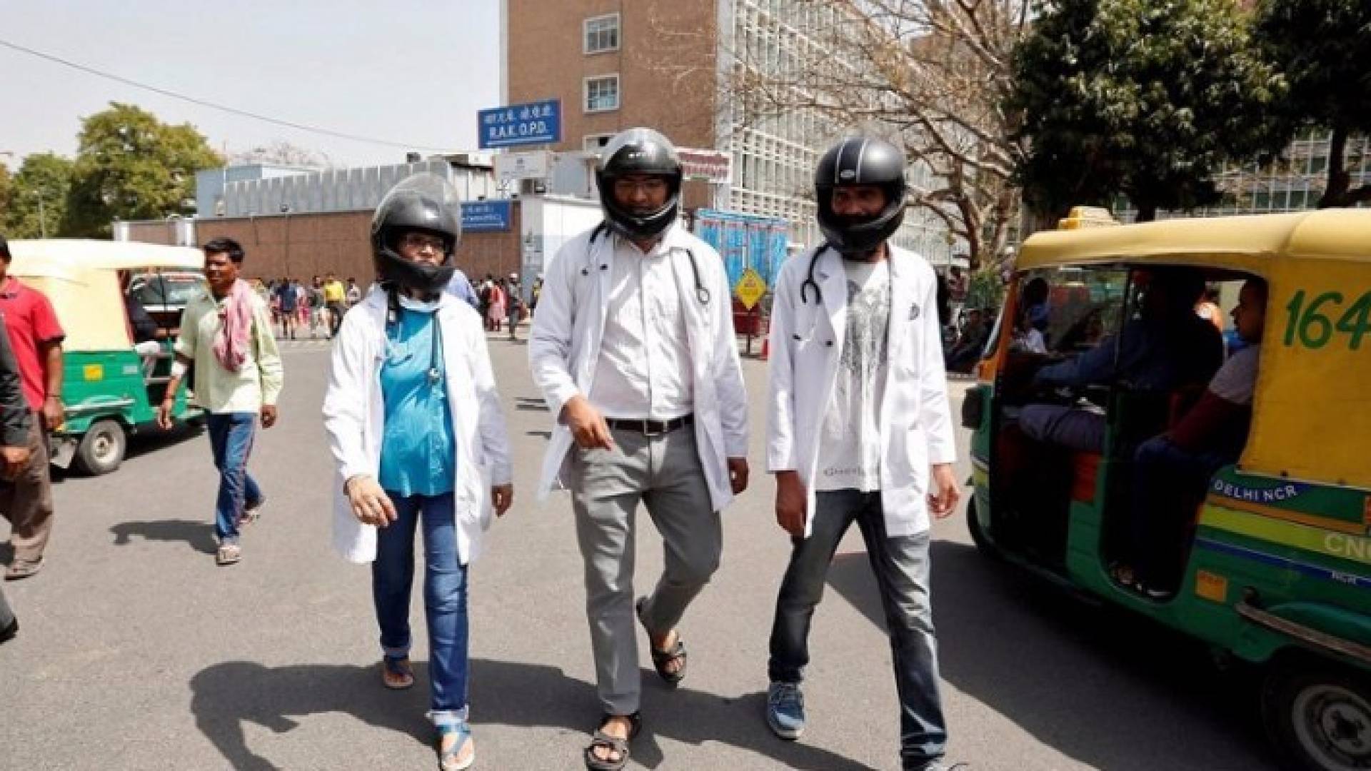 الاطباء الهنود يتعرضون لاعتداءات مختلفة