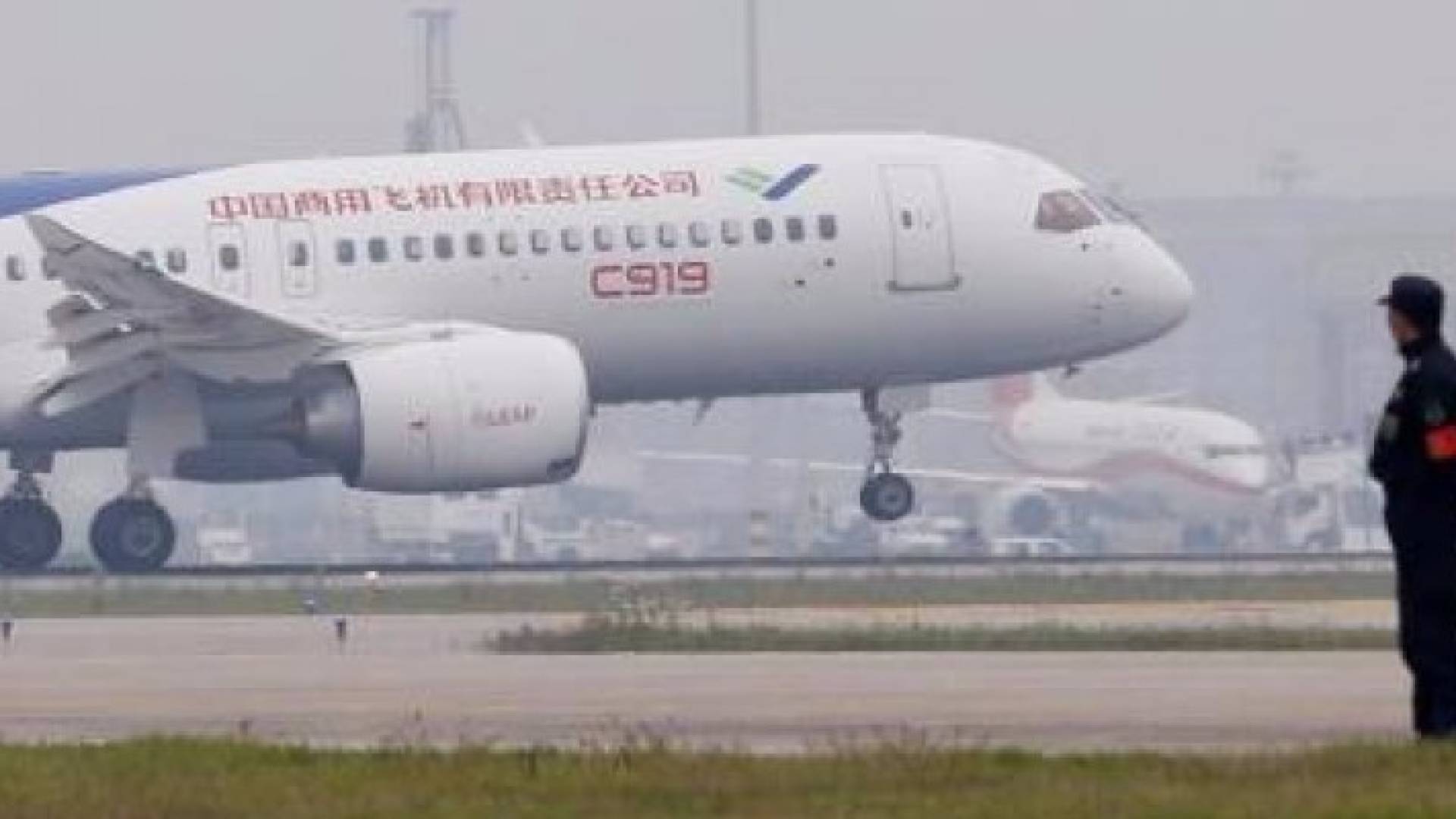 نجاح أول رحلة لطائرة سي919 الصينية