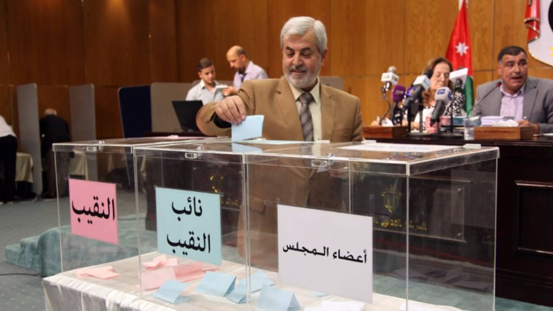 جانب من عملية التصويت بانتخابات نقابة الصحفيين 