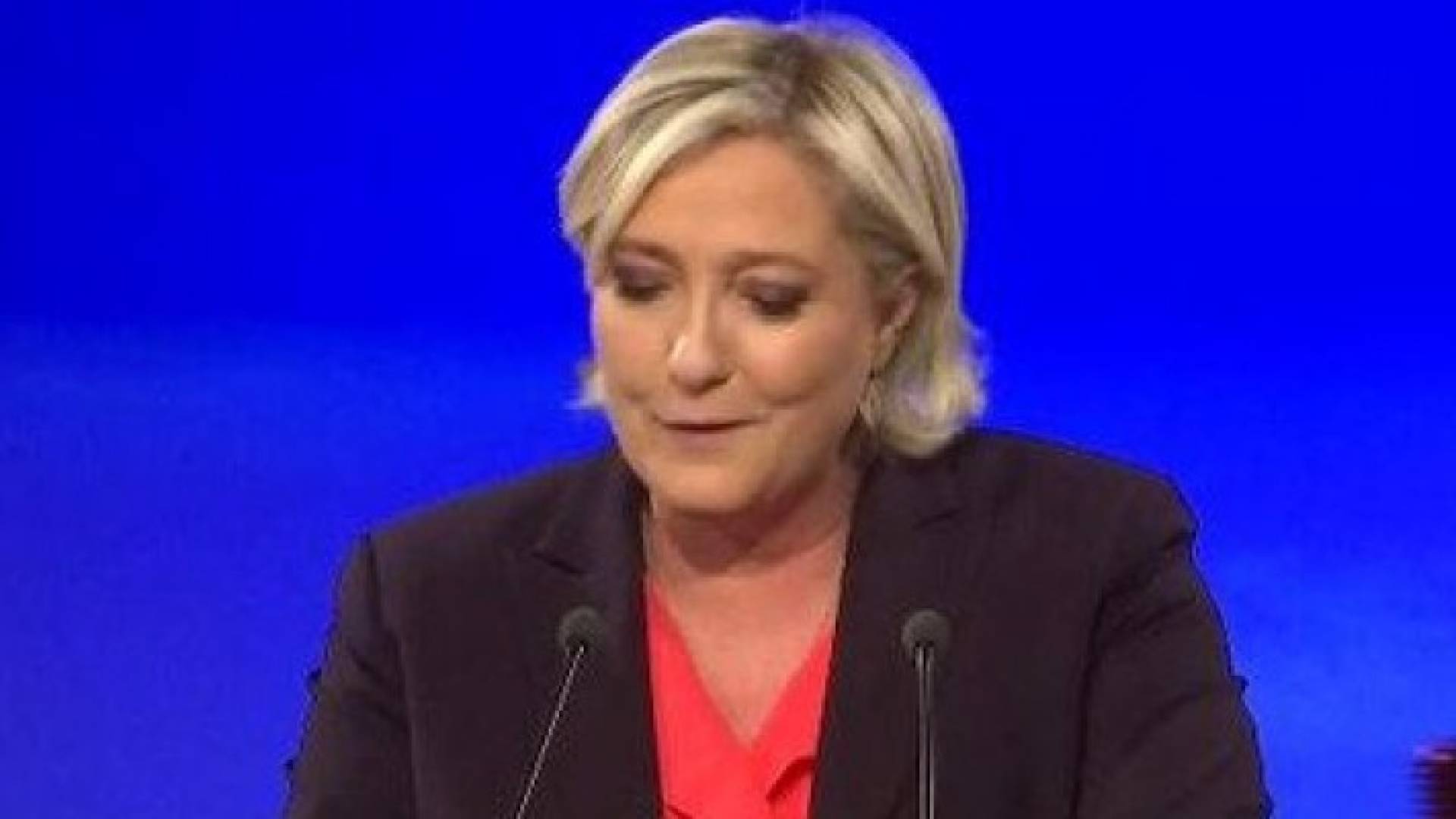 لوبان تقر بهزيمتها