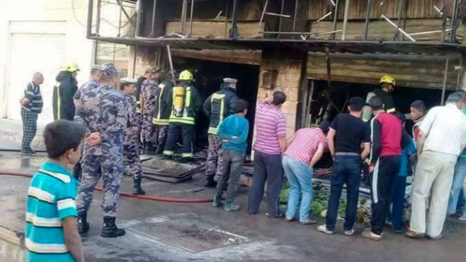 احراق محال تجارية على خلفية المشاجرة