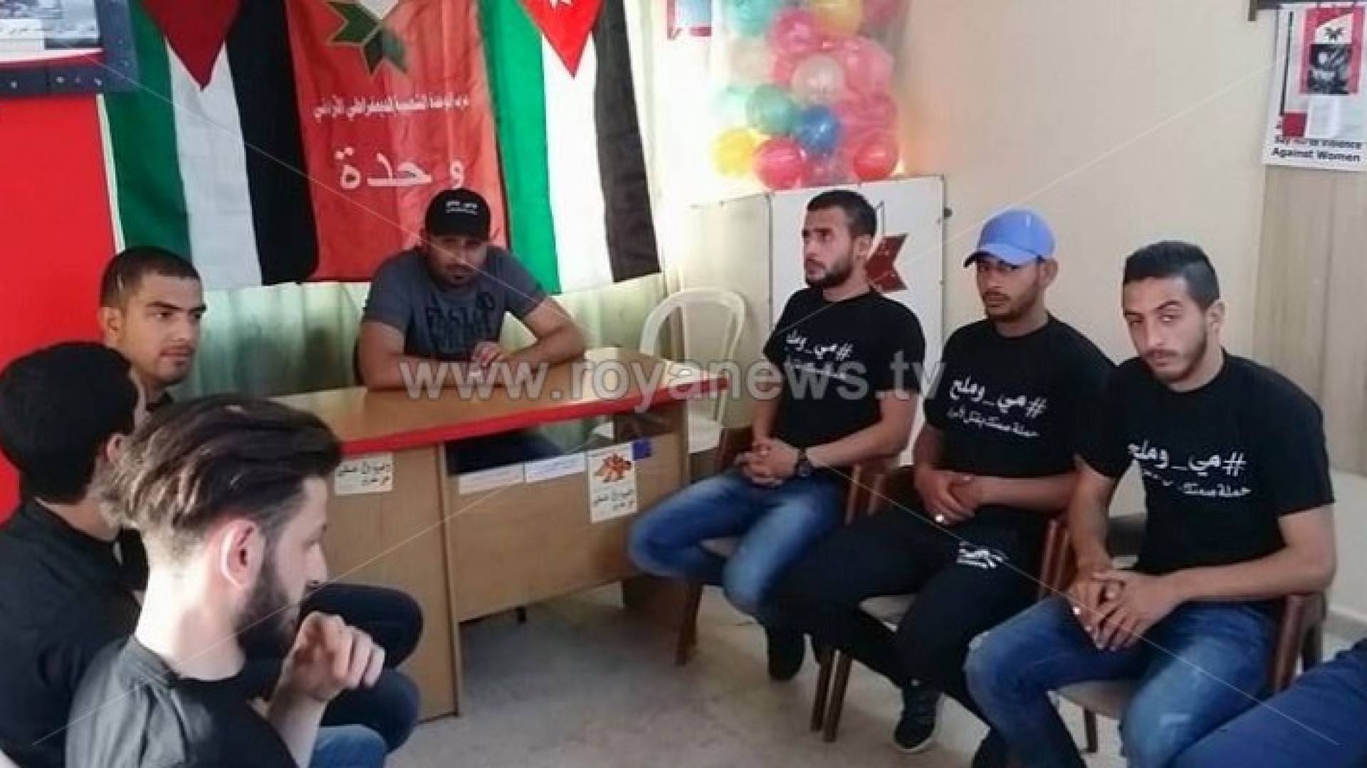 شبان يضربون عن الطعام الطعام تضامنا مع الأسرى في مدينة اربد