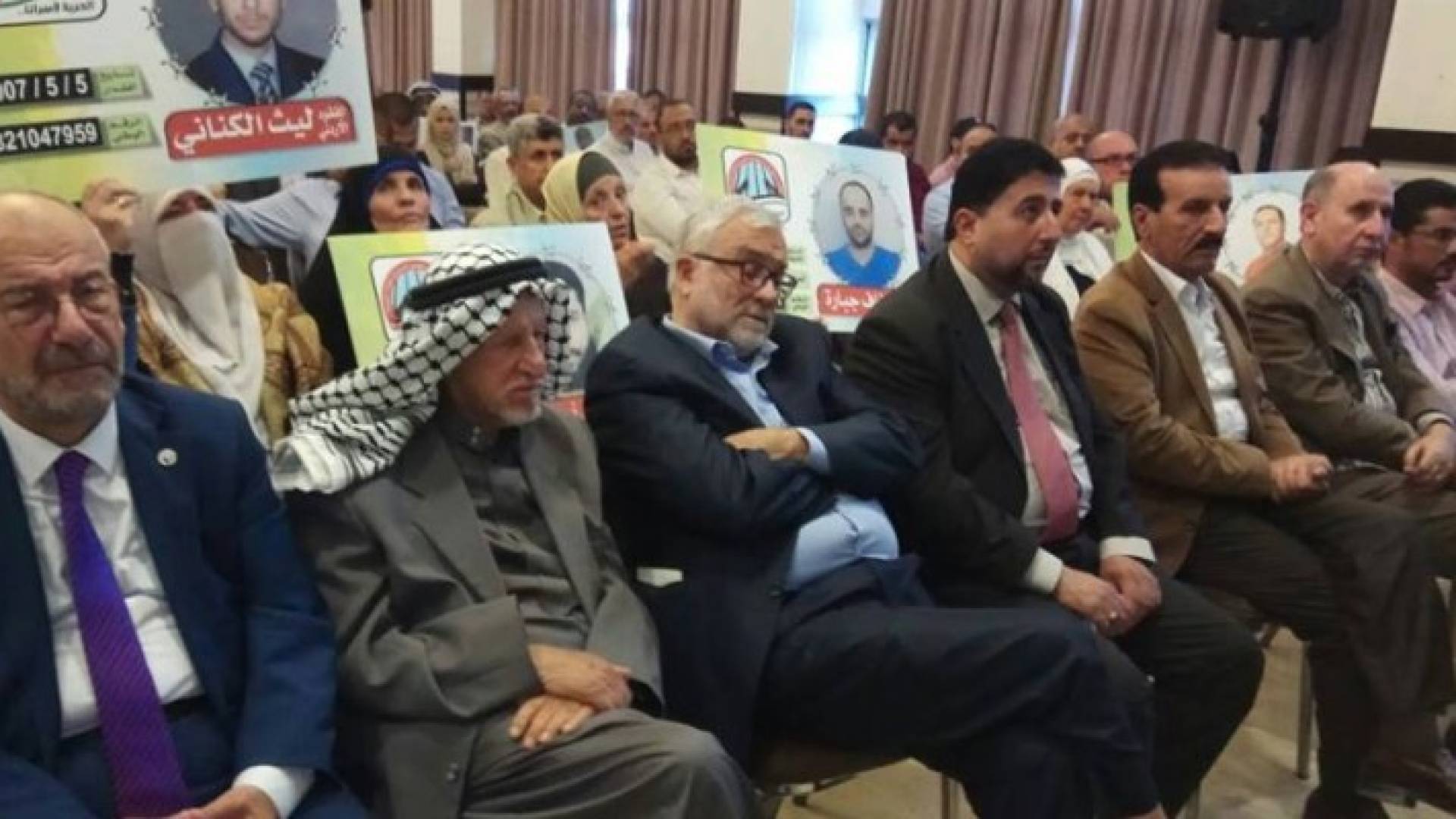 وقفة تضامنية مع الاسرى في مجمع النقابات المهنية