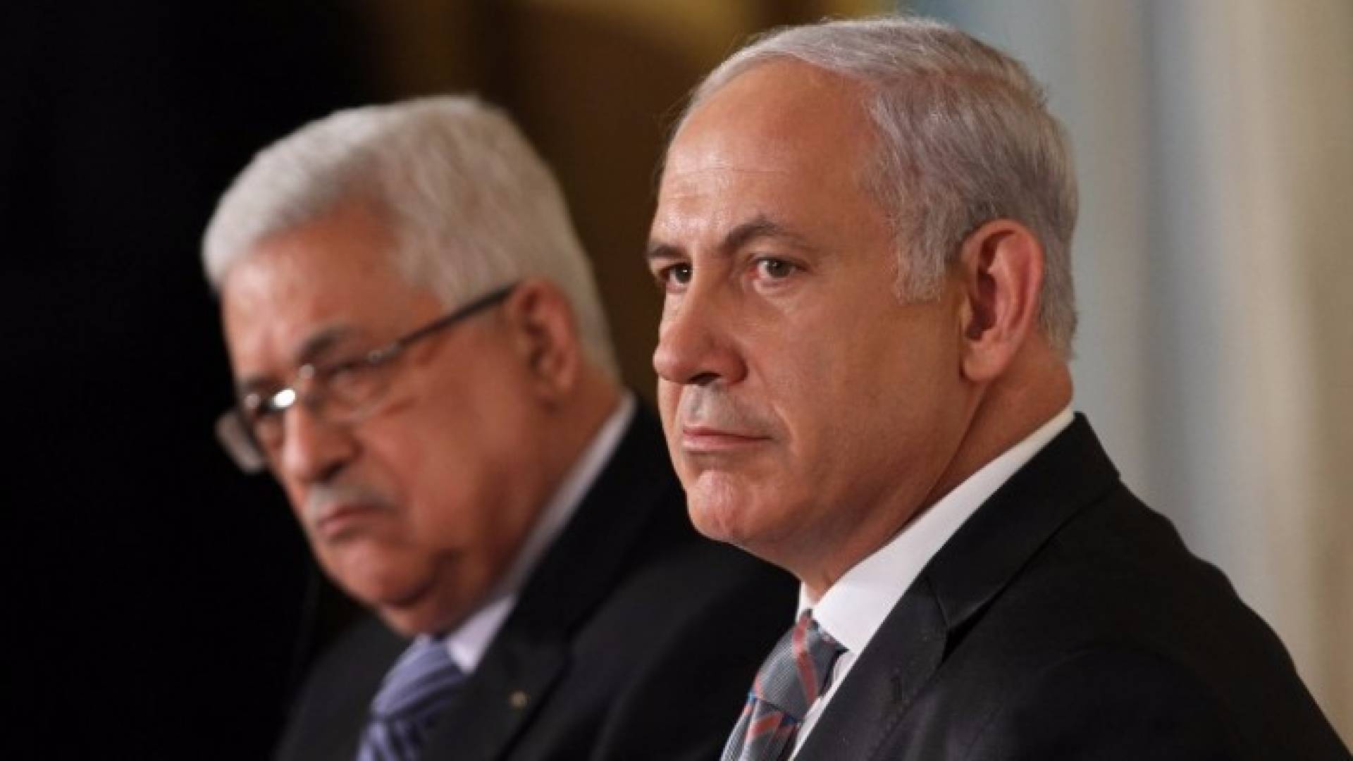 رئيس وزراء الاحتلال والرئيس الفلسطيني 