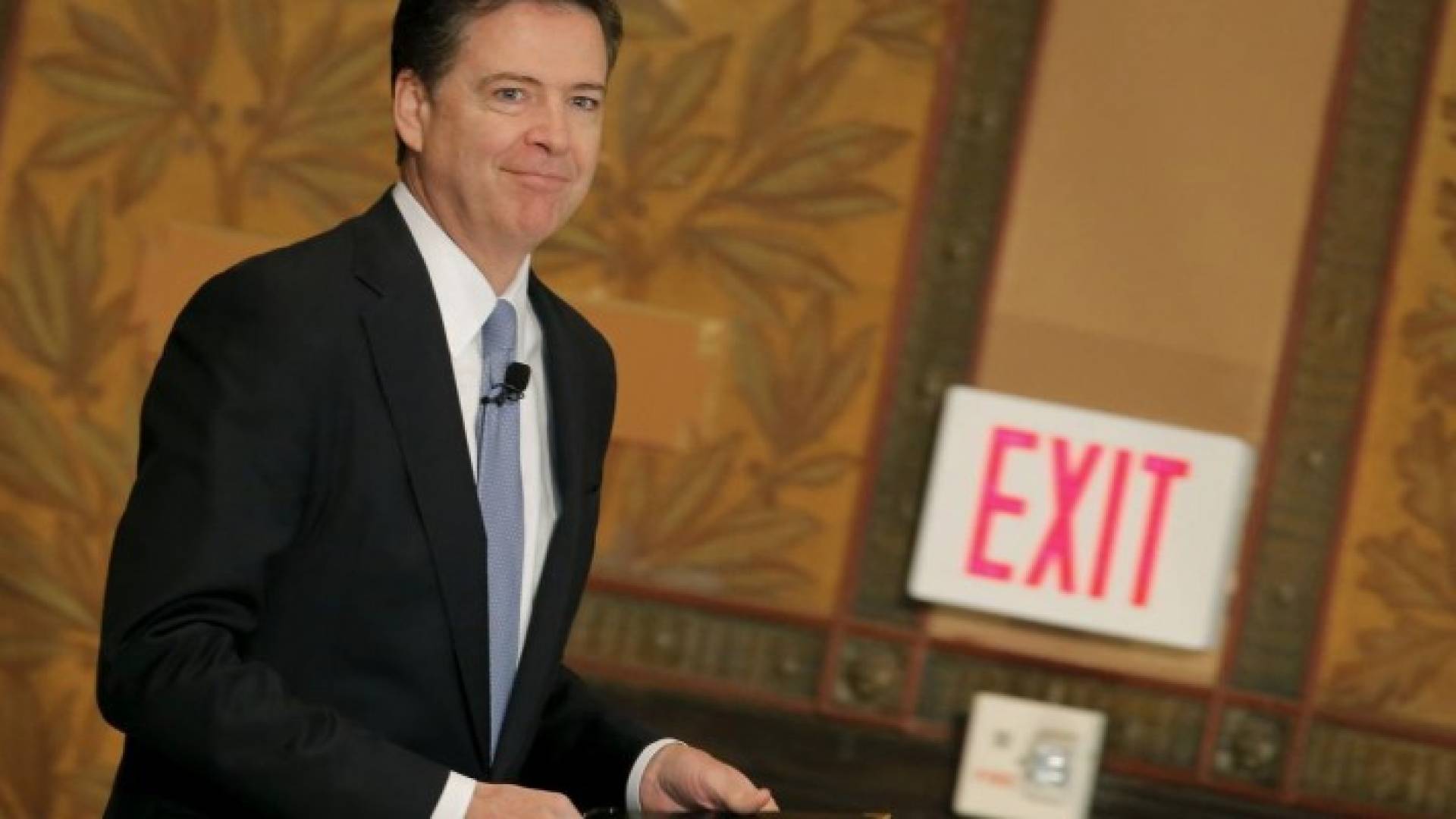 مدير مكتب التحقيقات الفيدرالي المقال جيمس كومي