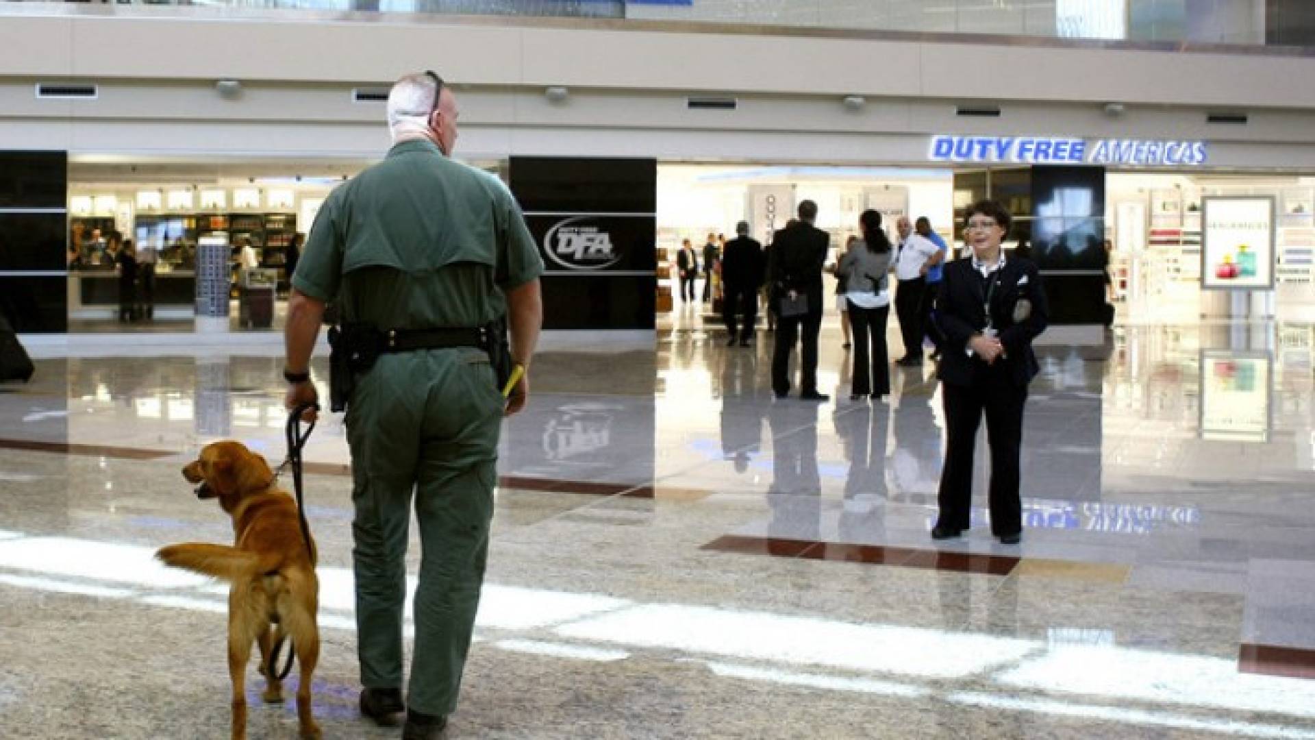 إخلاء مطار ليدز برادفورد في بريطانيا بسبب "خرق أمني"