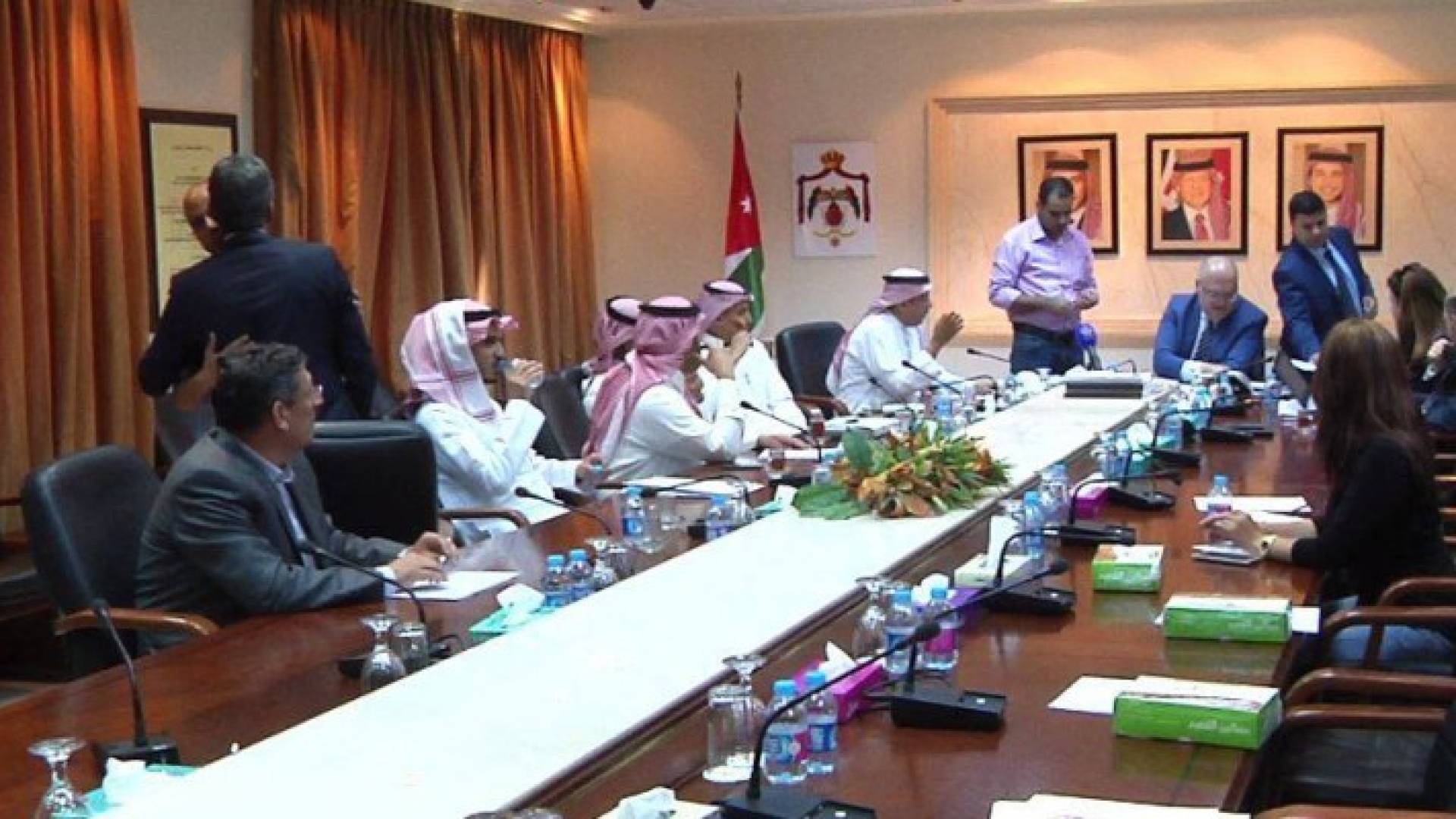 "الأشغال" تستقبل عطاءات اعادة تأهيل الطريق الصحراوي