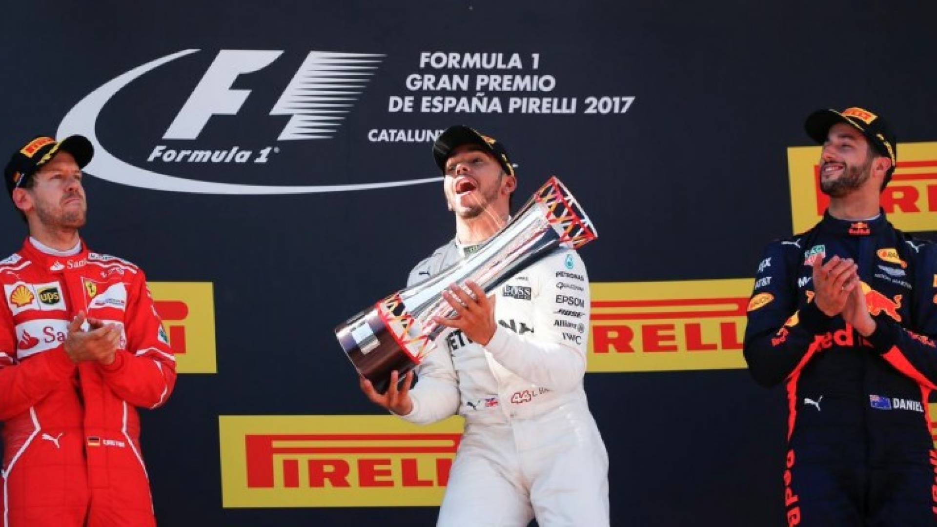 "قرار سحري" وراء فوز هاملتون بالجائزة الكبرى