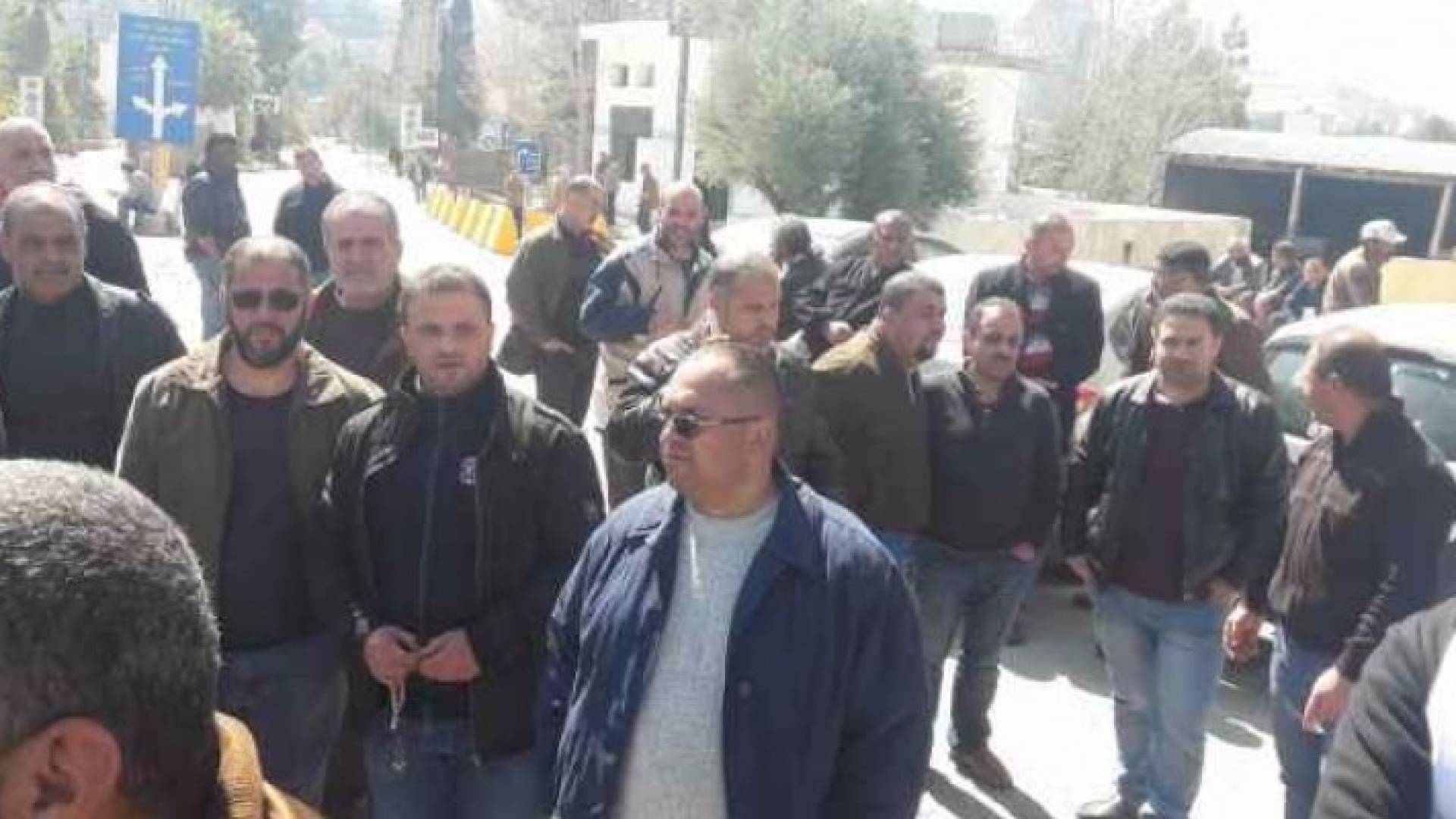 اعتصام سابق لموظفي شركة الاسمنت 