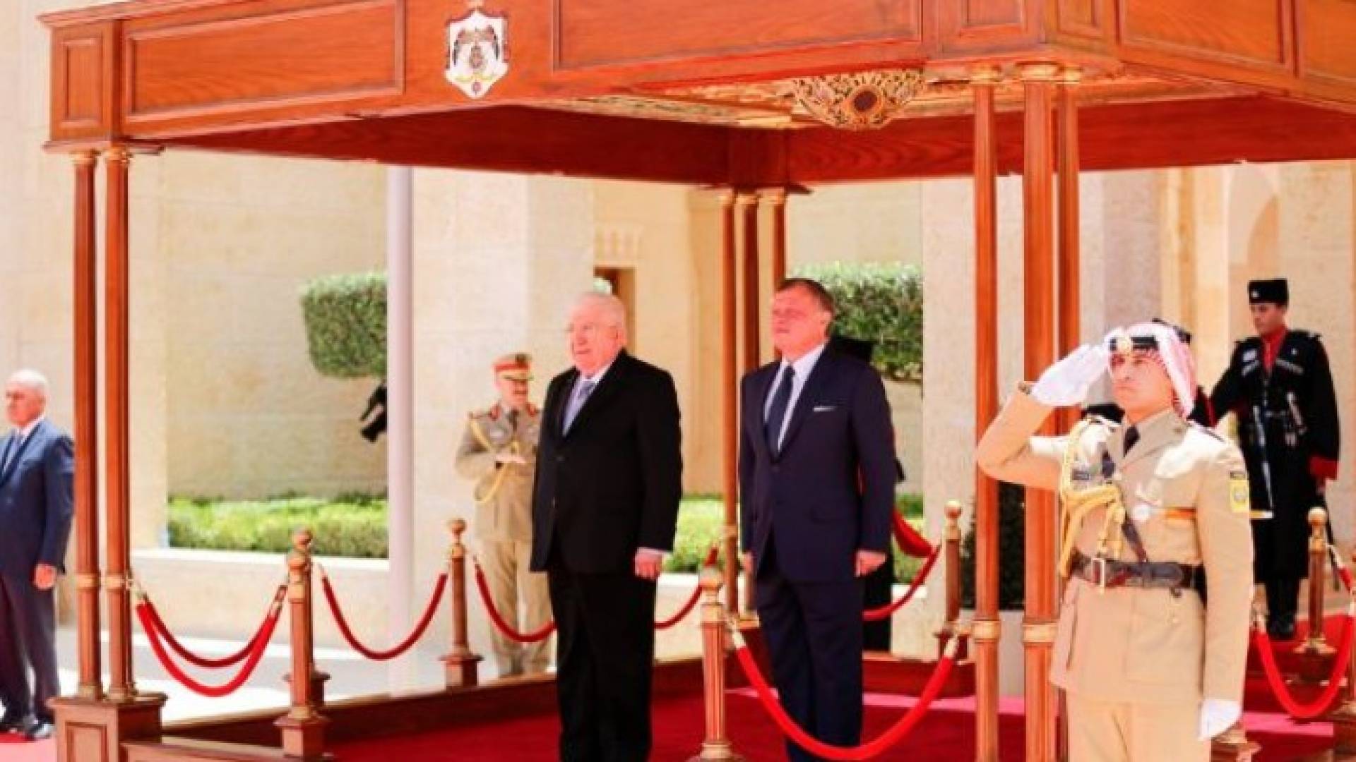 الملك يستقبل الرئيس العراقي
