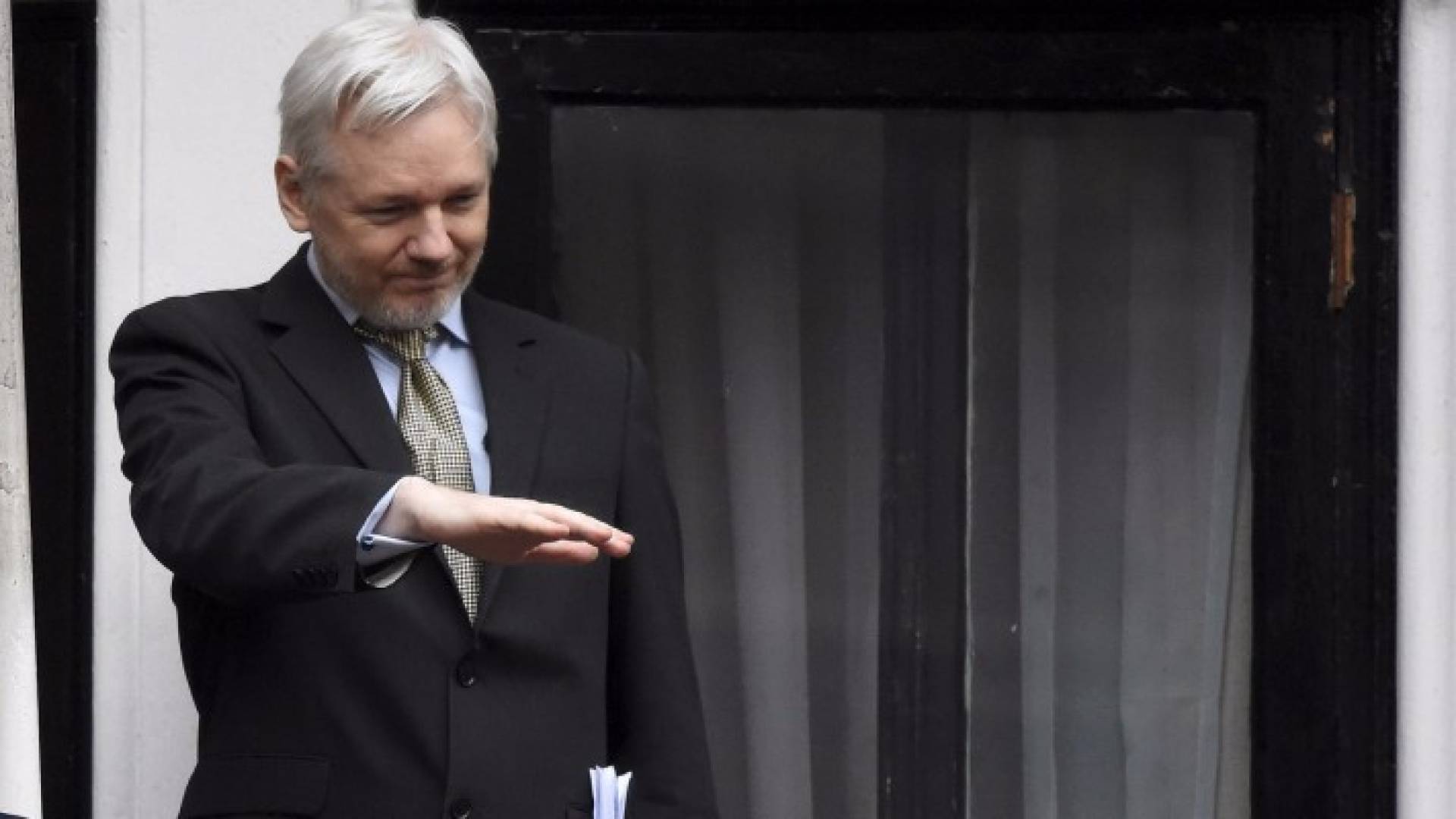 جوليان اسانج