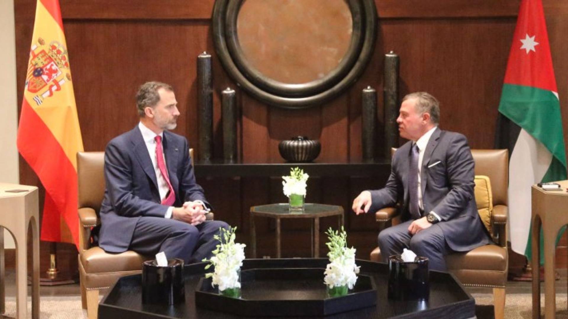 الملك والعاهل الإسباني يعقدان مباحثات ثنائية وموسعة